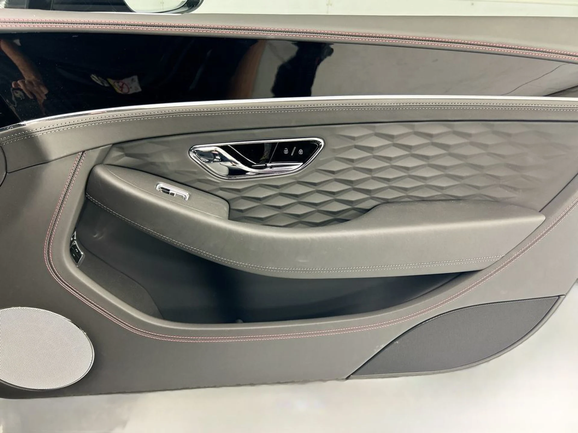 mph023_3998037994_used_2025_bentley_continental_gtspeedcoupe_8119_23002658_24_1024_73900e8df6