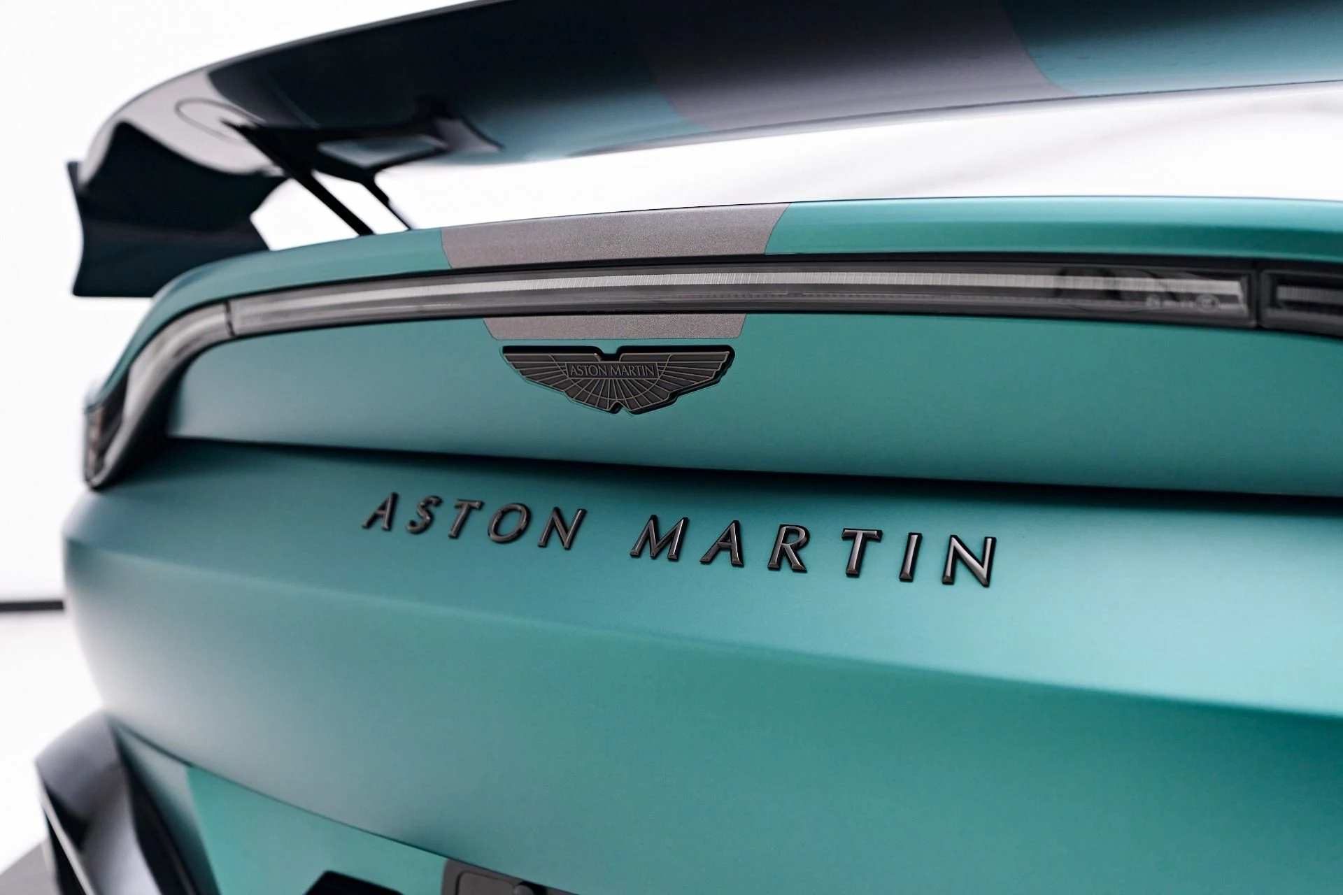 mph023_4000941925_Used_2022_Aston_Martin_Vantage_F1_Edition_1756259692_c7dae9728a