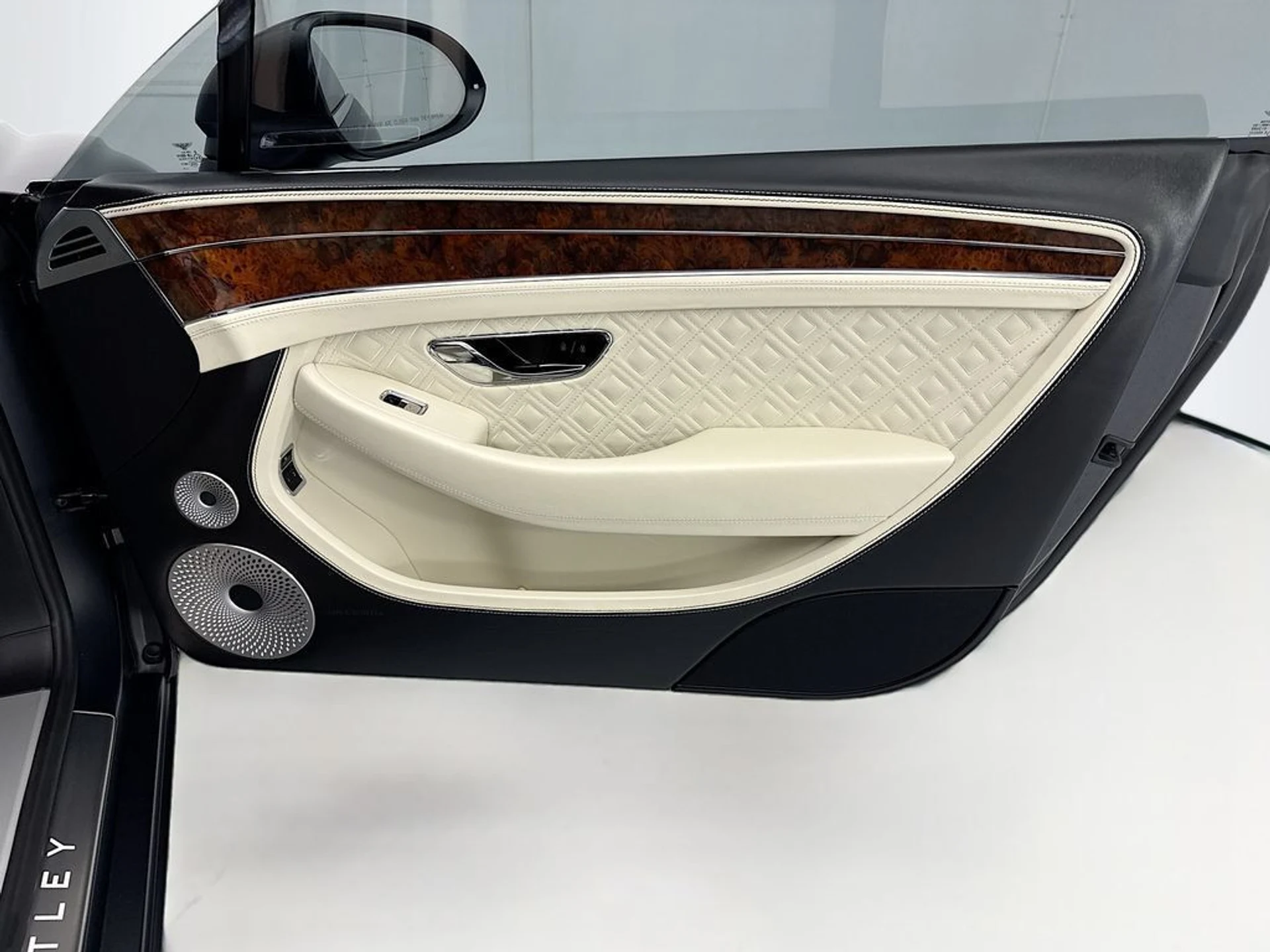 mph023_4003457547_used_2022_bentley_continental_gtmullinercoupe_8119_23012580_24_1024_142311b5bc