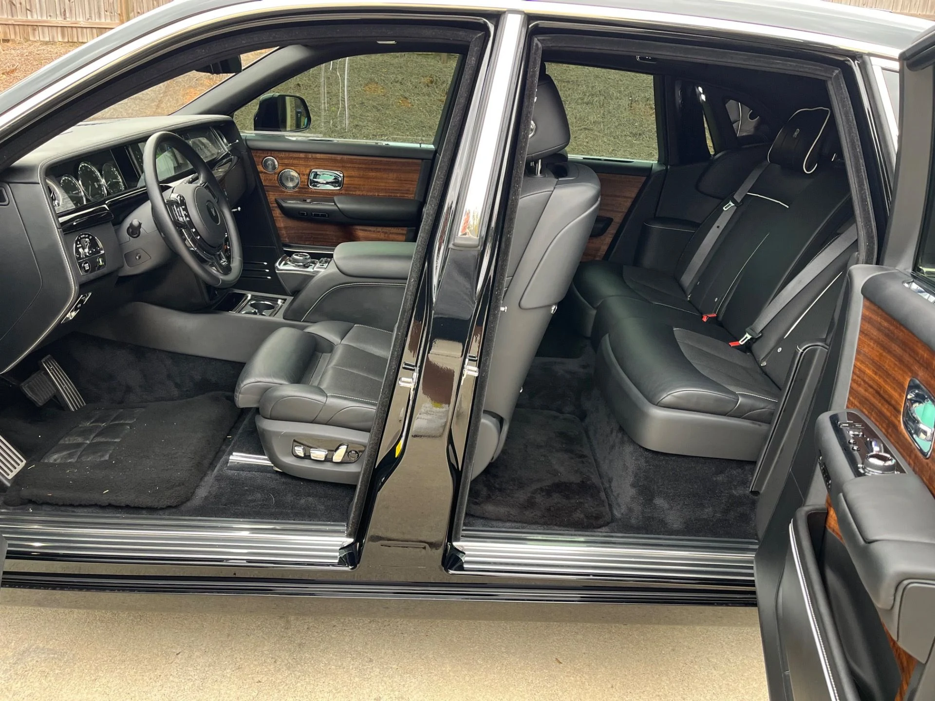 mph023_401589932_Used_2020_Rolls_Royce_Phantom_1762814804_fe3a860750