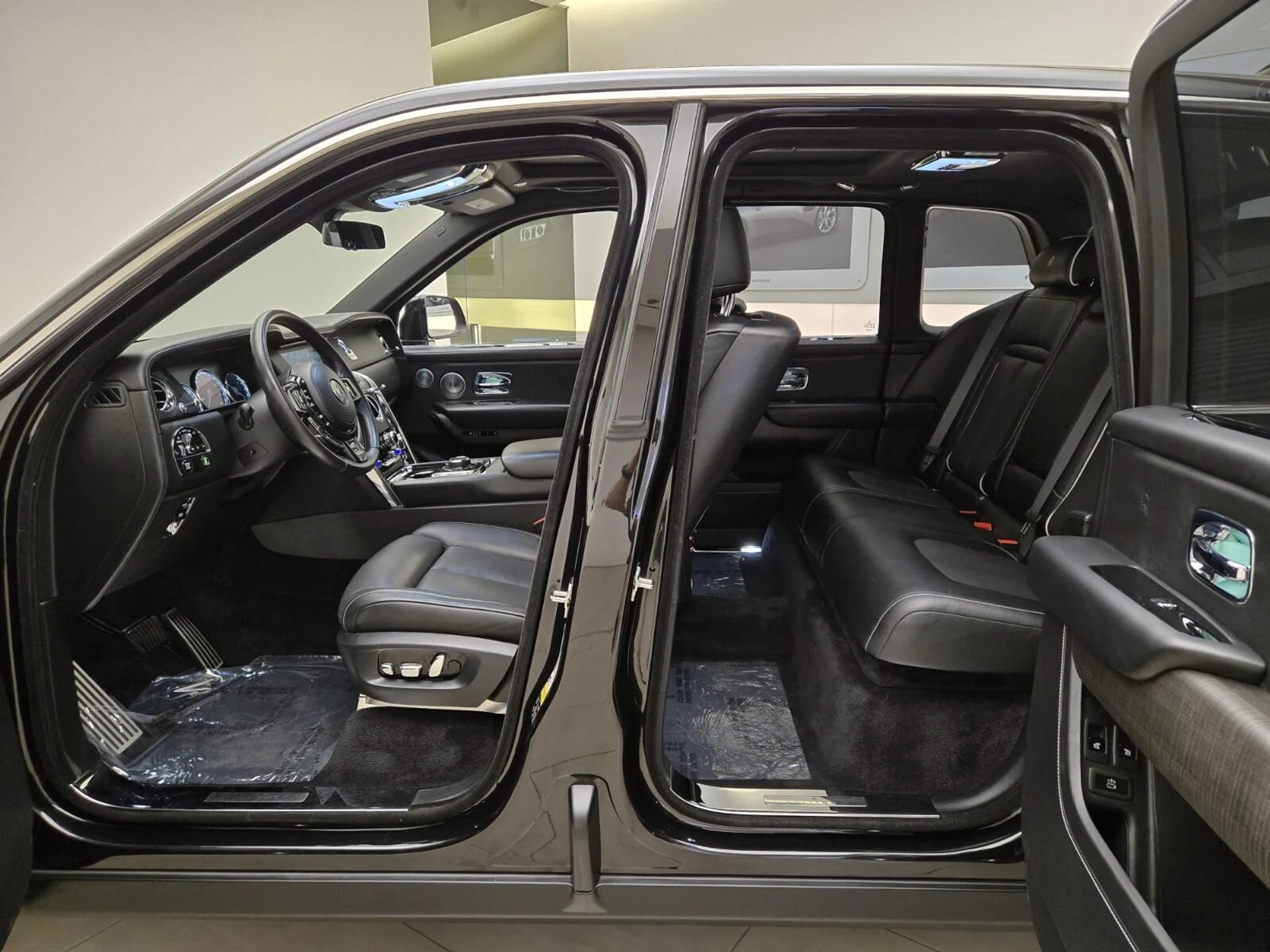 mph023_4023978809_Used_2020_Rolls_Royce_Cullinan_1759993108_1fc8b98a15
