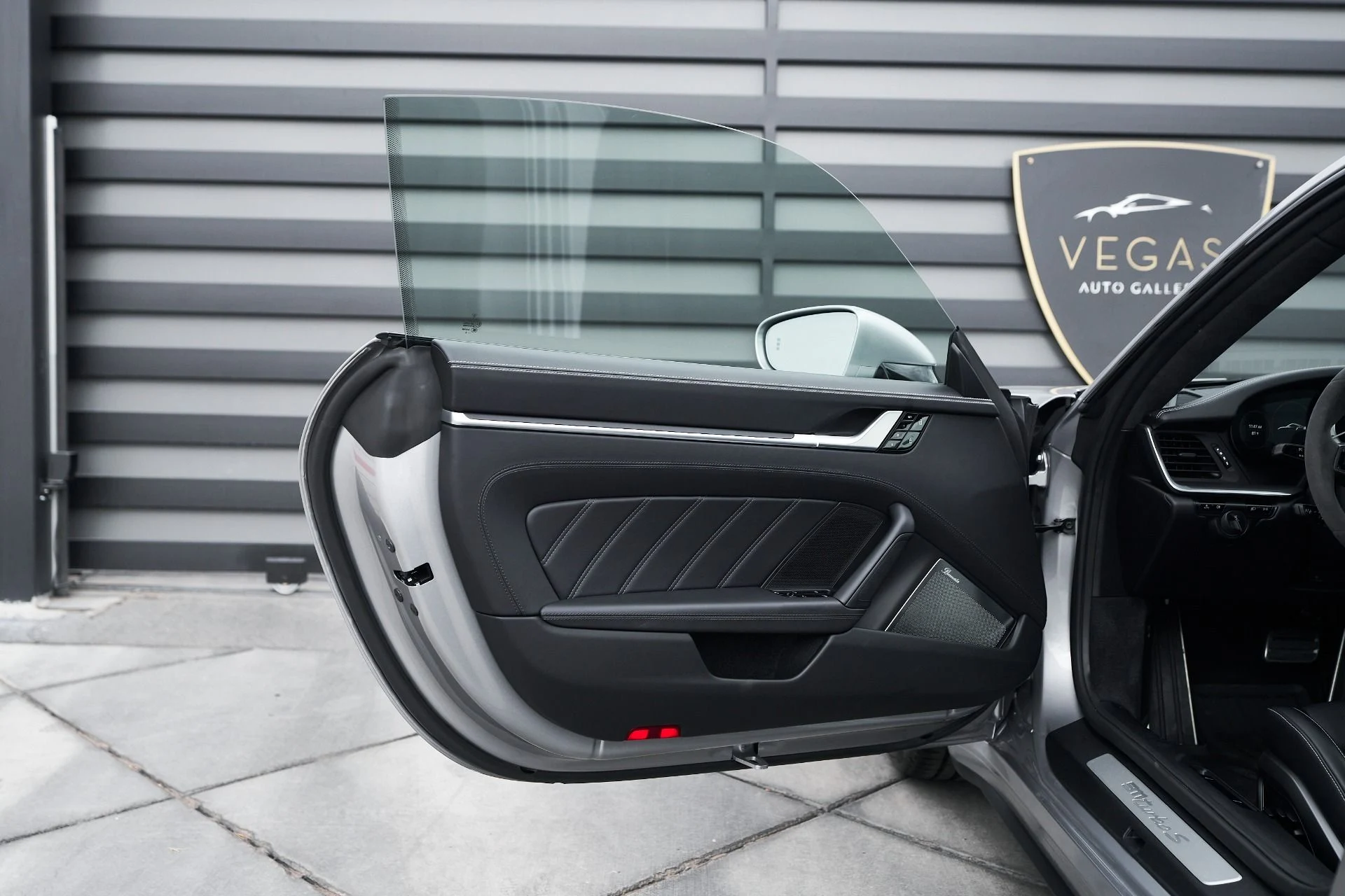 mph023_4029759490_Used_2021_Porsche_911_Turbo_S_1760042754_2cccecdf5a