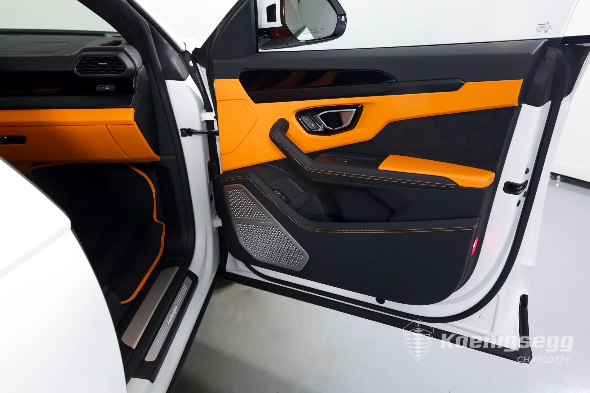 mph023_4034693425_Used_2022_LAMBORGHINI_URUS_1671576431_9d5380779a