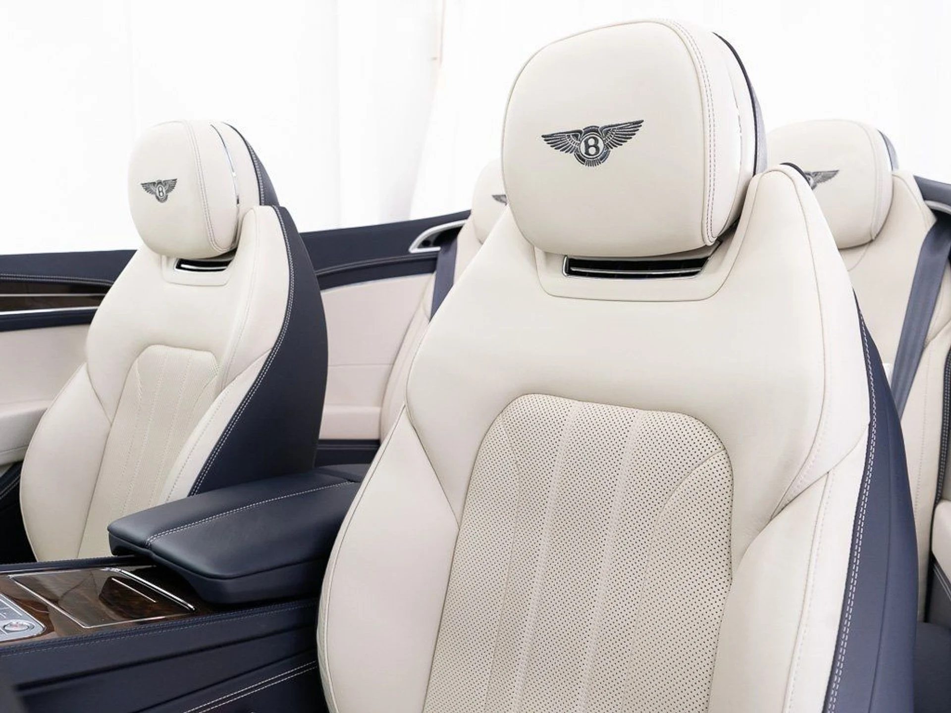 mph023_4038849646_35277956d53e284bb4727d081e000d2d_631d2c380e