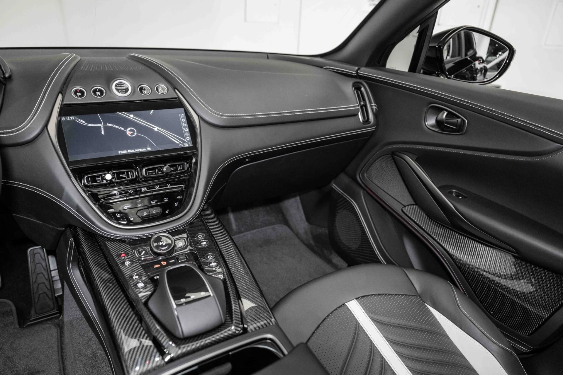 mph023_4051472330_New_2024_Aston_Martin_DBX_707_1710432714_da3c099d03