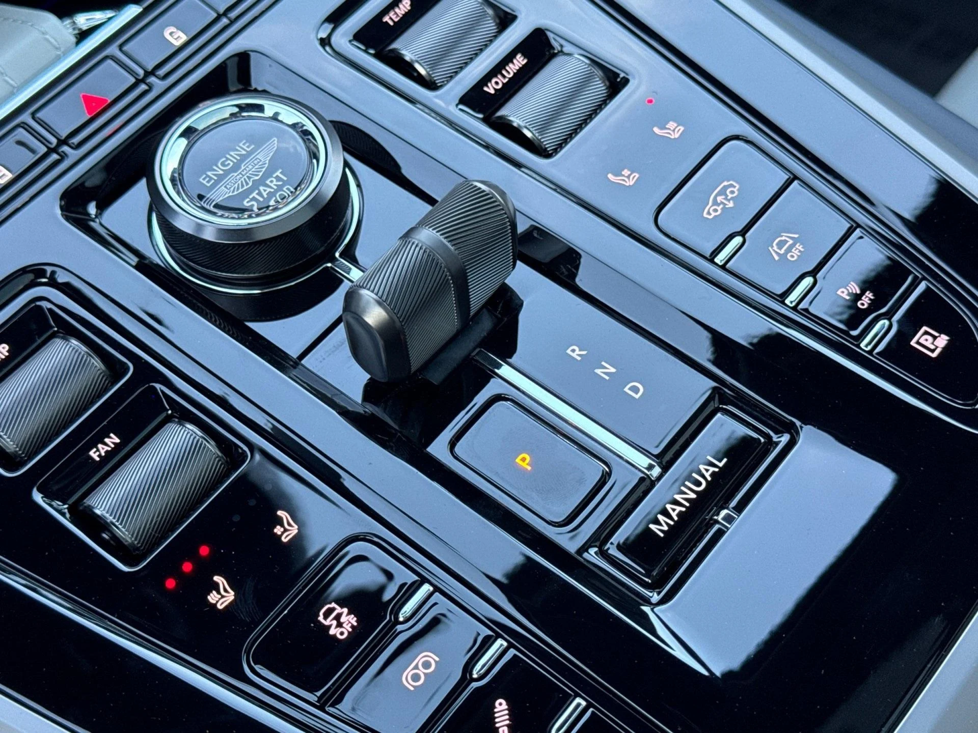 mph023_4055595739_New_2026_Aston_Martin_DBX_707_1767971561_144ec82acc