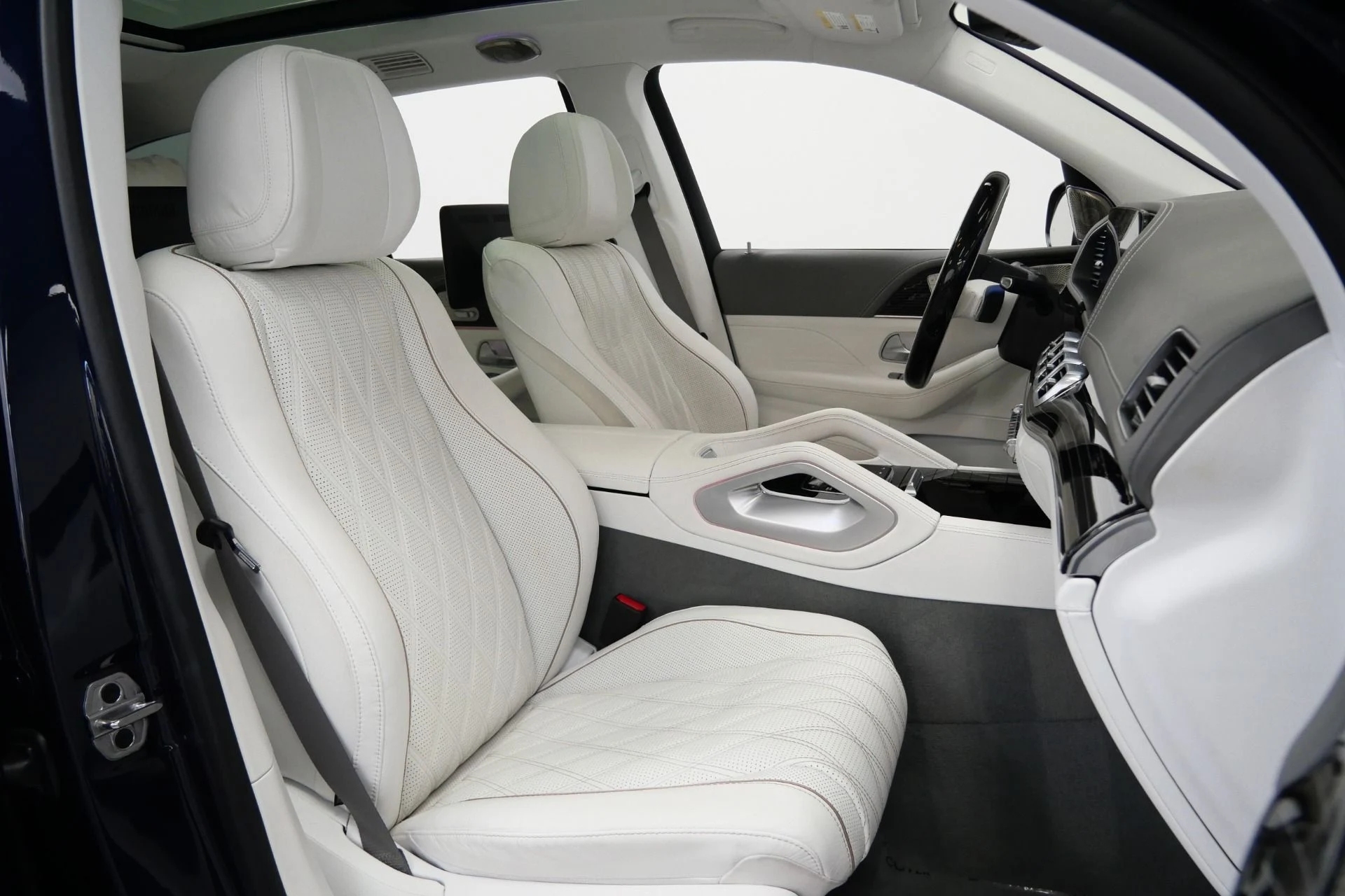 mph023_4056409623_Used_2024_Mercedes_Benz_Maybach_GLS_600_4_MATIC_Factory_Two_Tone_paint_Polished_Wheels_Loaded_1774374618_9f69870774