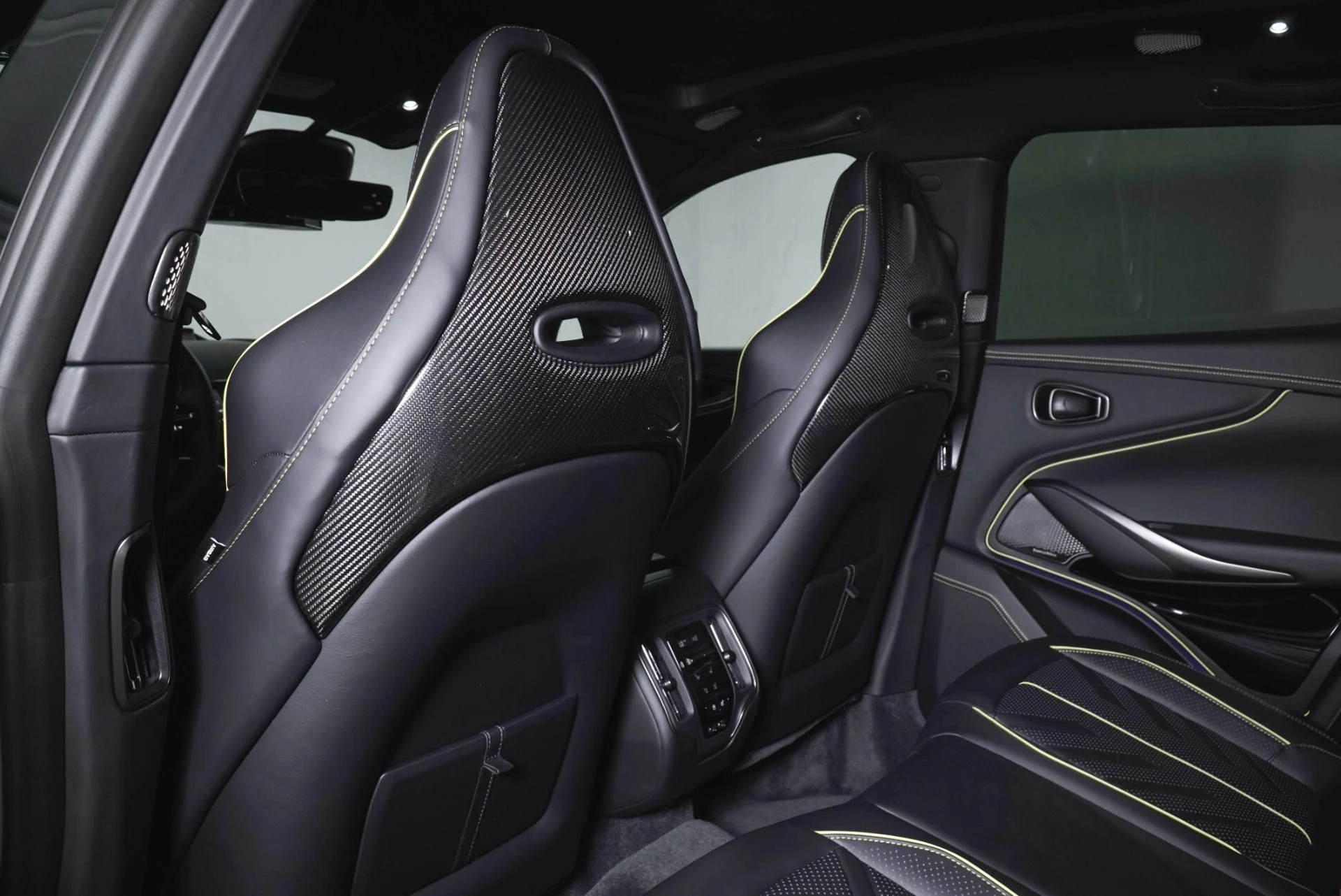 mph023_4064158558_New_2026_Aston_Martin_DBX_S_1781894781_968714672a