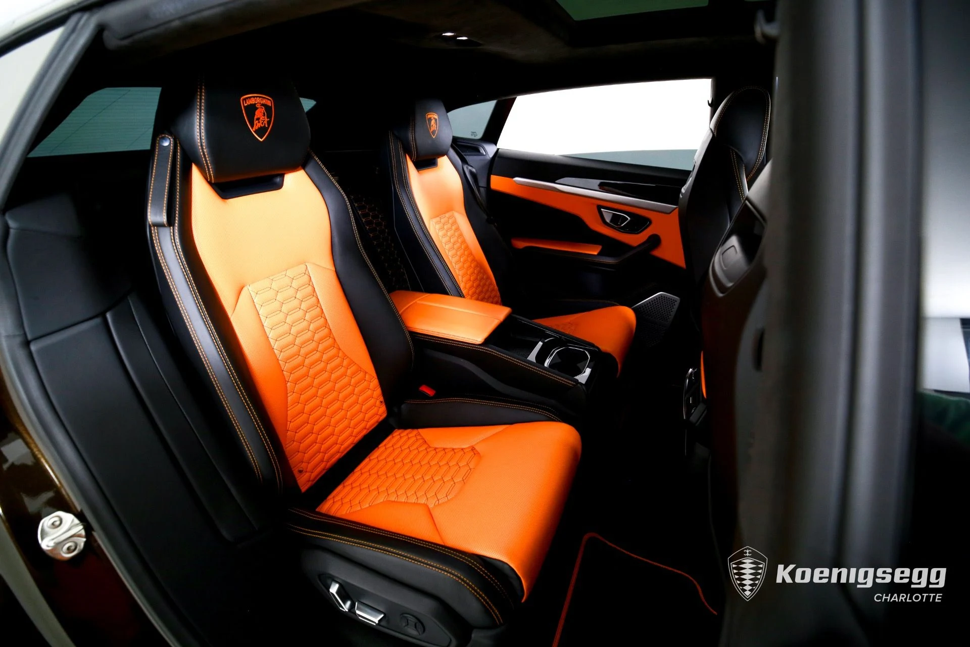 mph023_407130068_Used_2019_LAMBORGHINI_URUS_1760989732_d9c96ee4f5