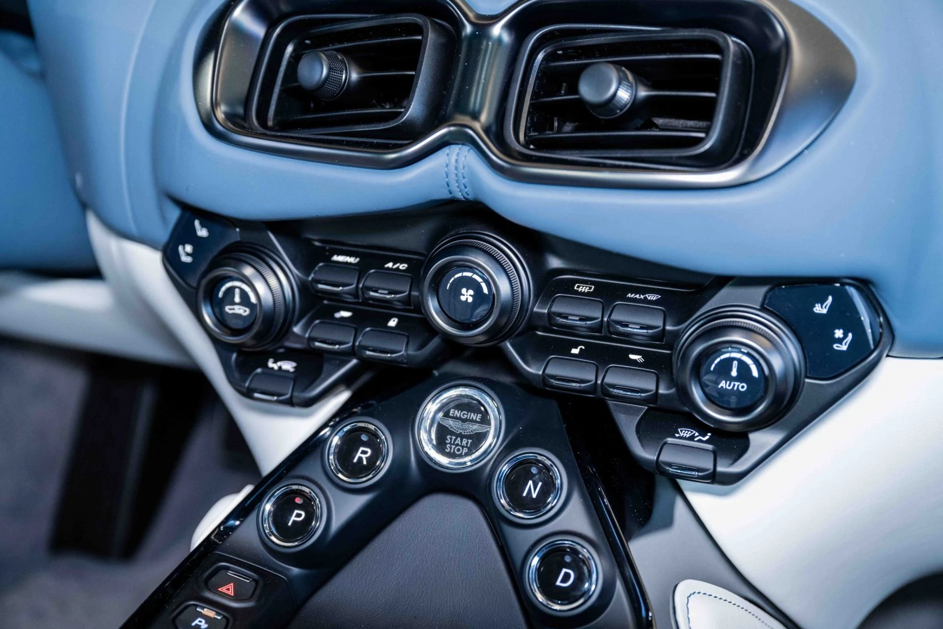 mph023_4072688749_Used_2023_Aston_Martin_Vantage_V8_Coupe_1699283559_e530b5b1e6