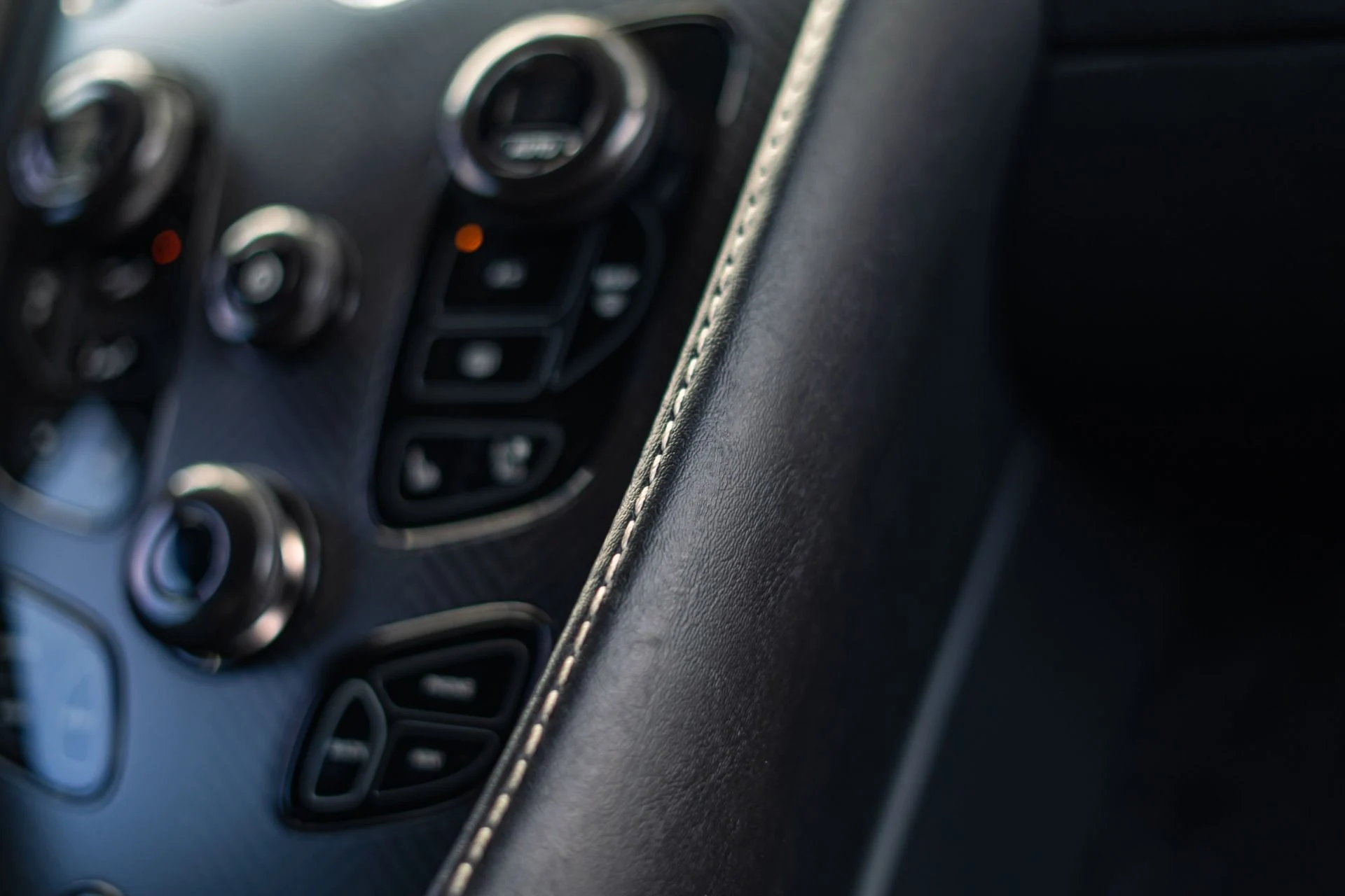mph023_4079304339_Used_2014_Aston_Martin_Vanquish_Carbon_Exterior_Package_1782856406_b81a98a26f