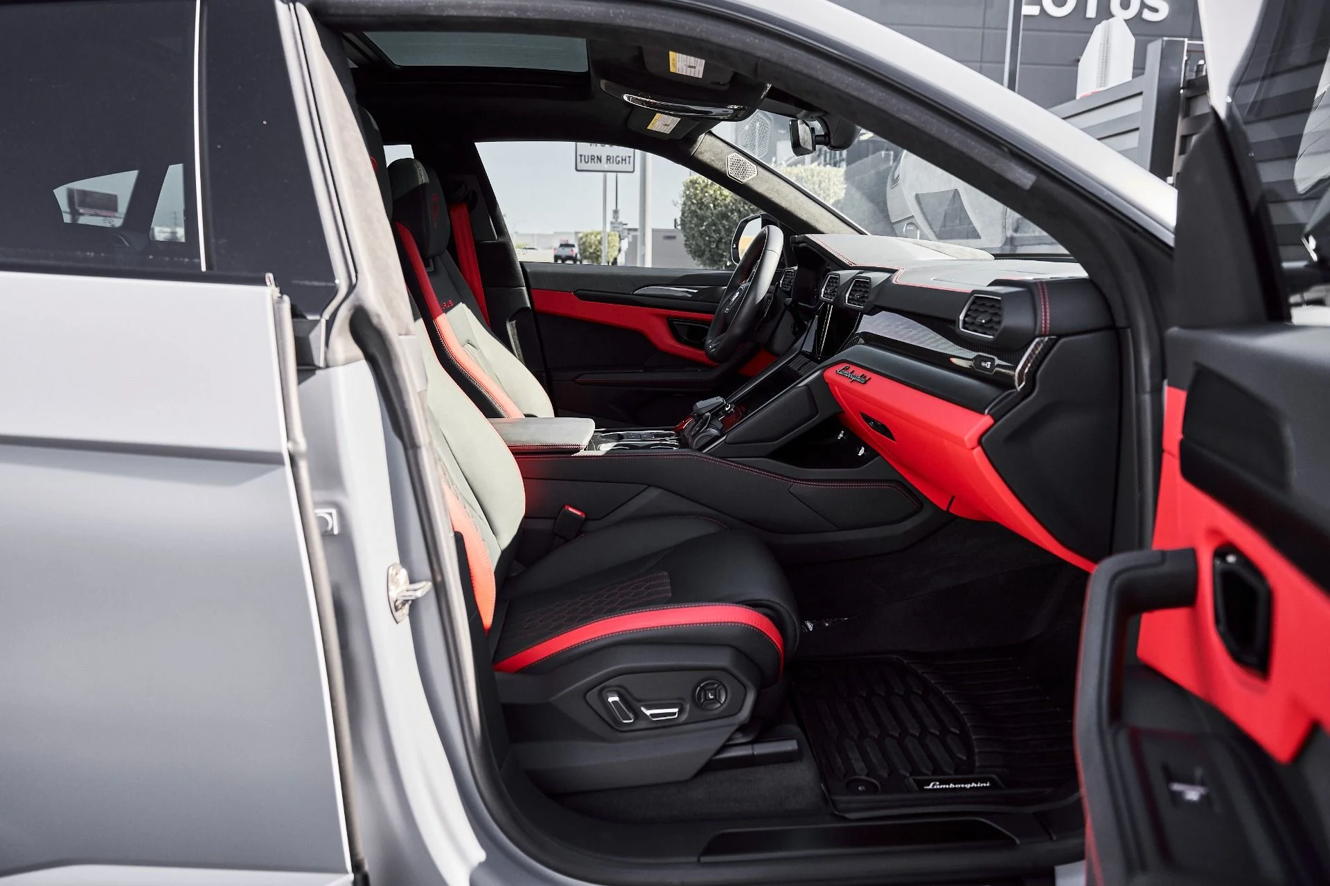 mph023_4093819930_Used_2024_Lamborghini_Urus_S_1779209031_141afedebf