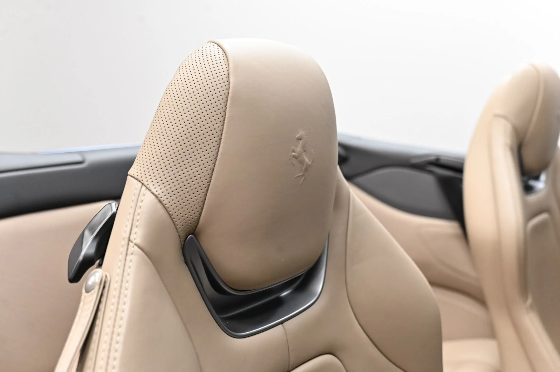 mph023_4096394984_Used_2019_Ferrari_Portofino_Base_1790278406_973ff2ce58