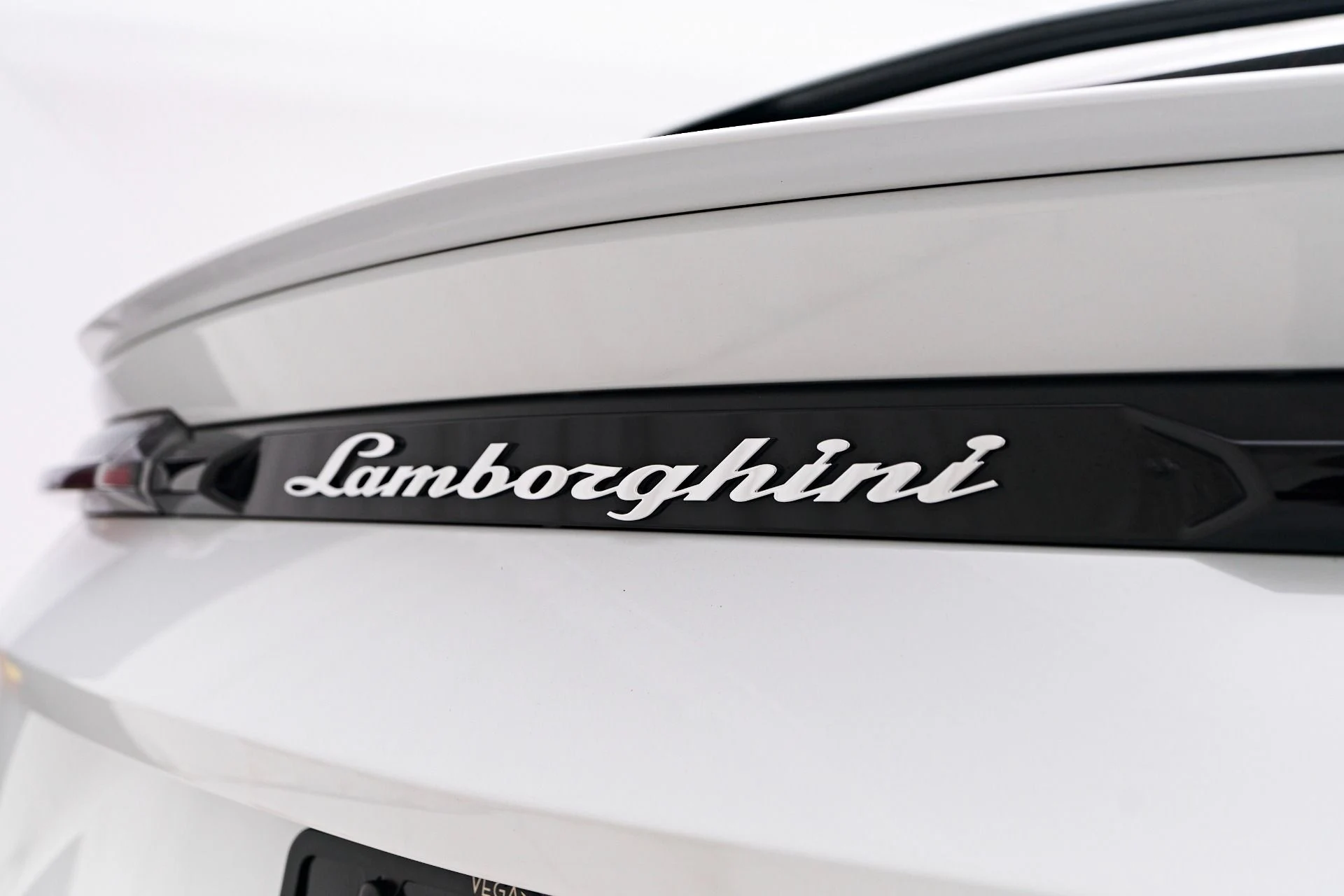 mph023_4102192858_Used_2022_Lamborghini_Urus_Base_1758404796_d64f1fb263