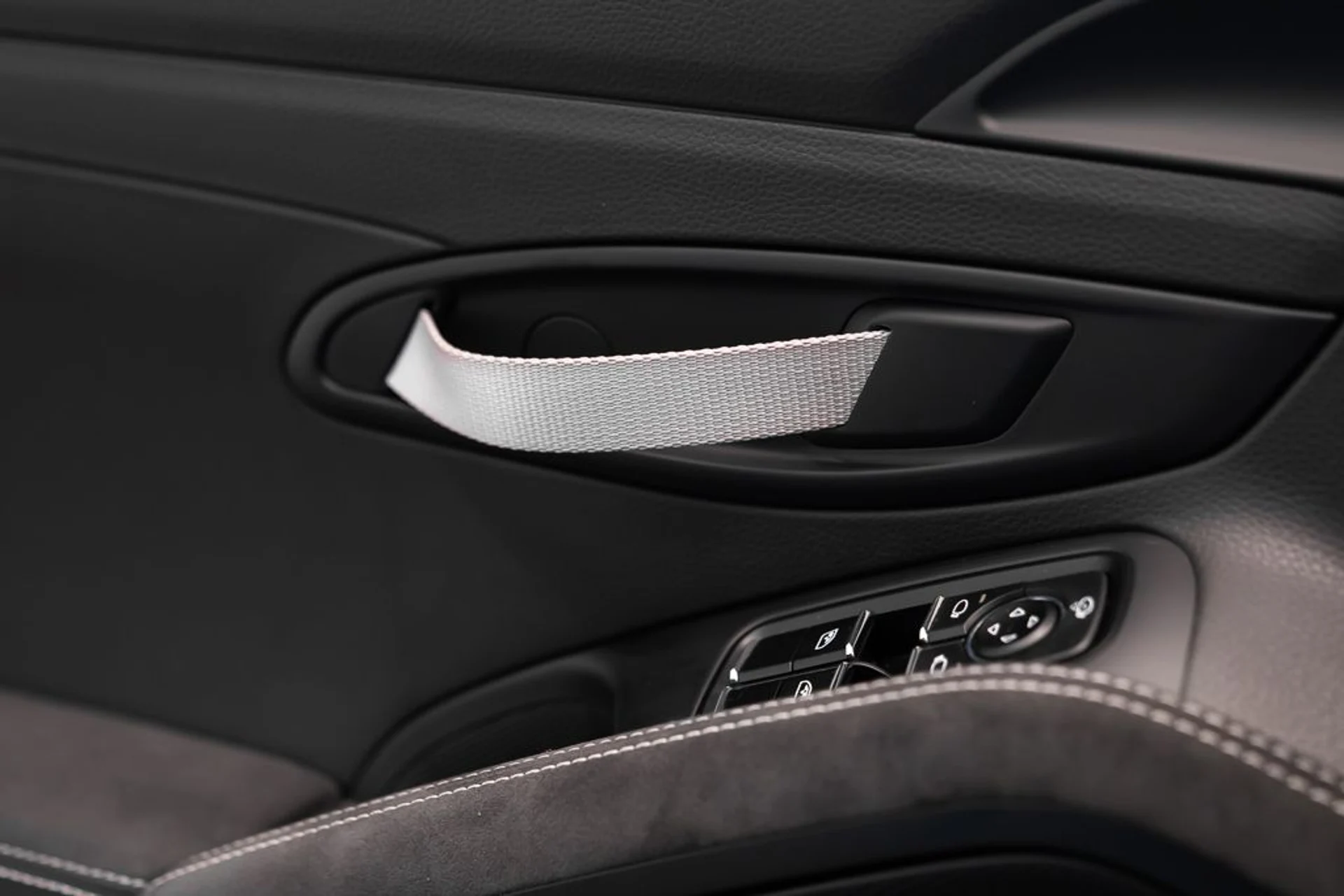 mph023_4109066424_porsche_718_cayman_2020_jpg_v_1762977388_3136178673