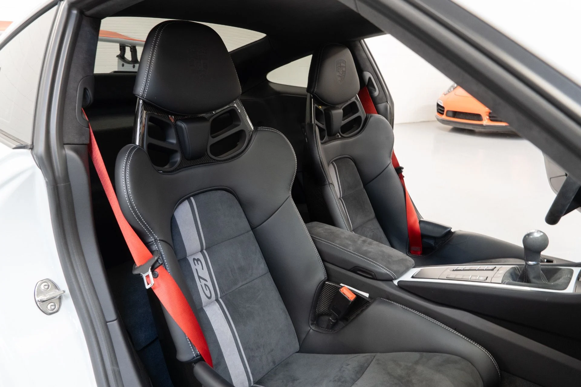 mph023_4109901655_Used_2018_Porsche_911_GT_3_1761338544_7b019c2bf1