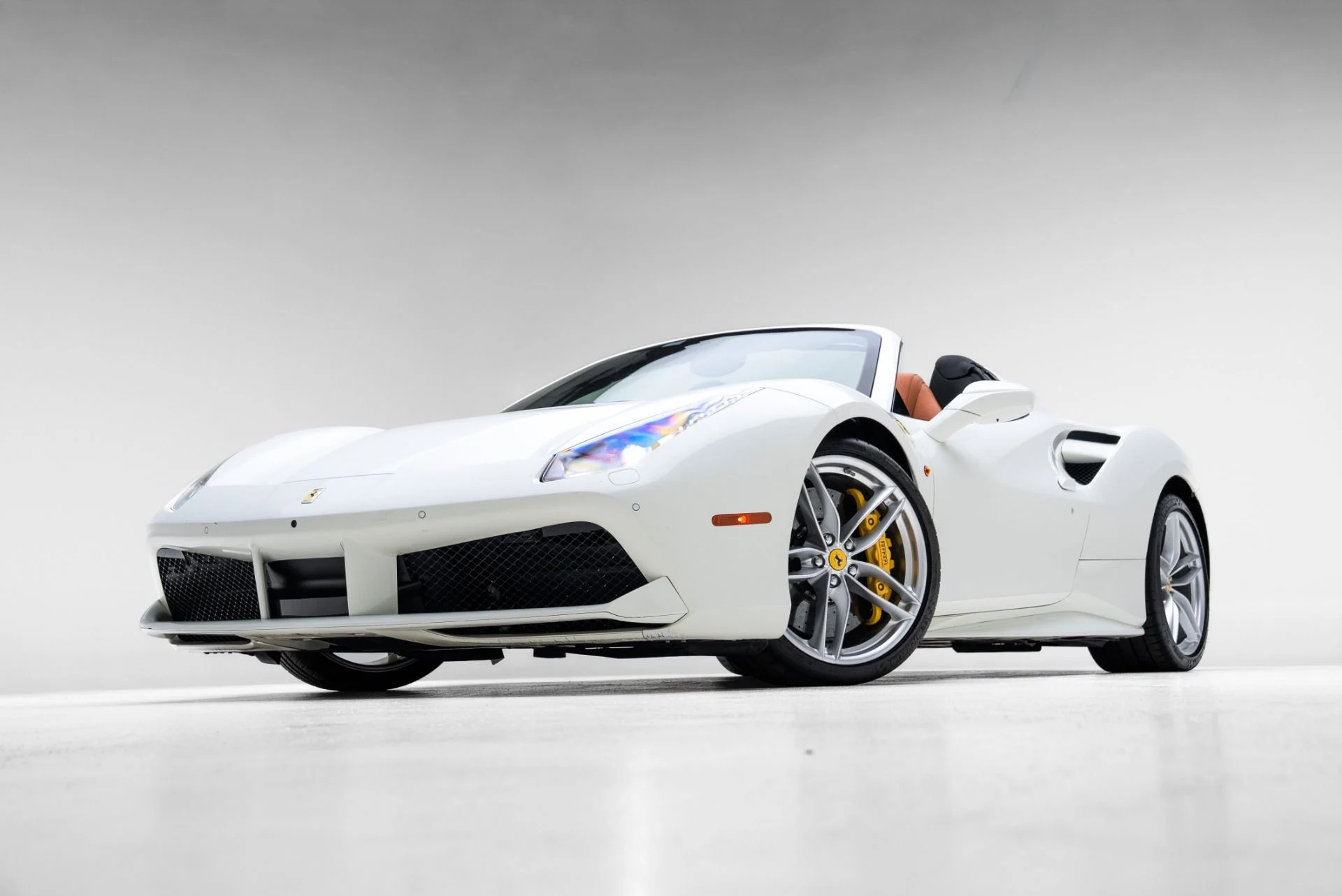 mph023_4138897209_Used_2018_Ferrari_488_Spider_1774383951_3929486e2d