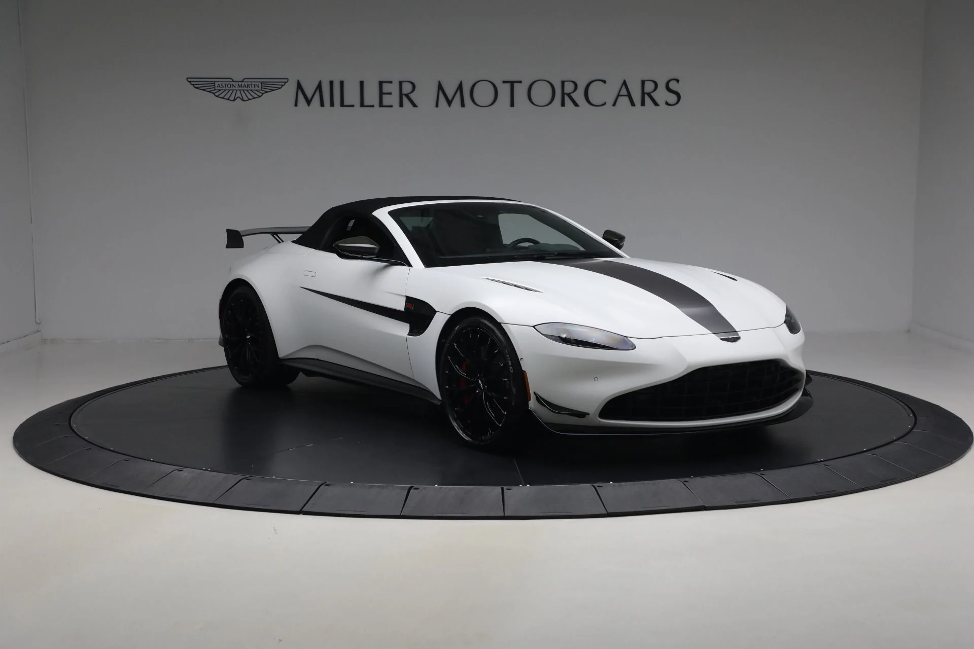 mph023_4144832342_Used_2023_Aston_Martin_Vantage_F1_Edition_1784727117_b8140a6619