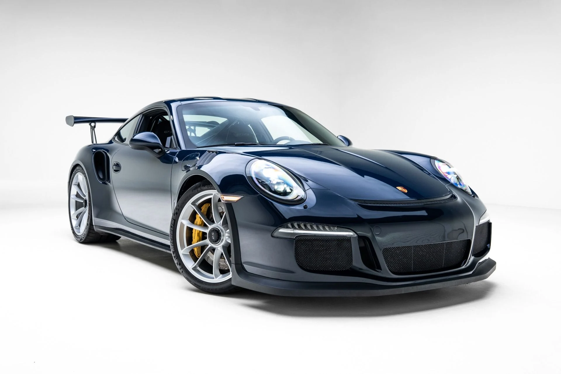 mph023_4152294677_Used_2016_Porsche_911_GT_3_RS_1774462832_148809b9d2