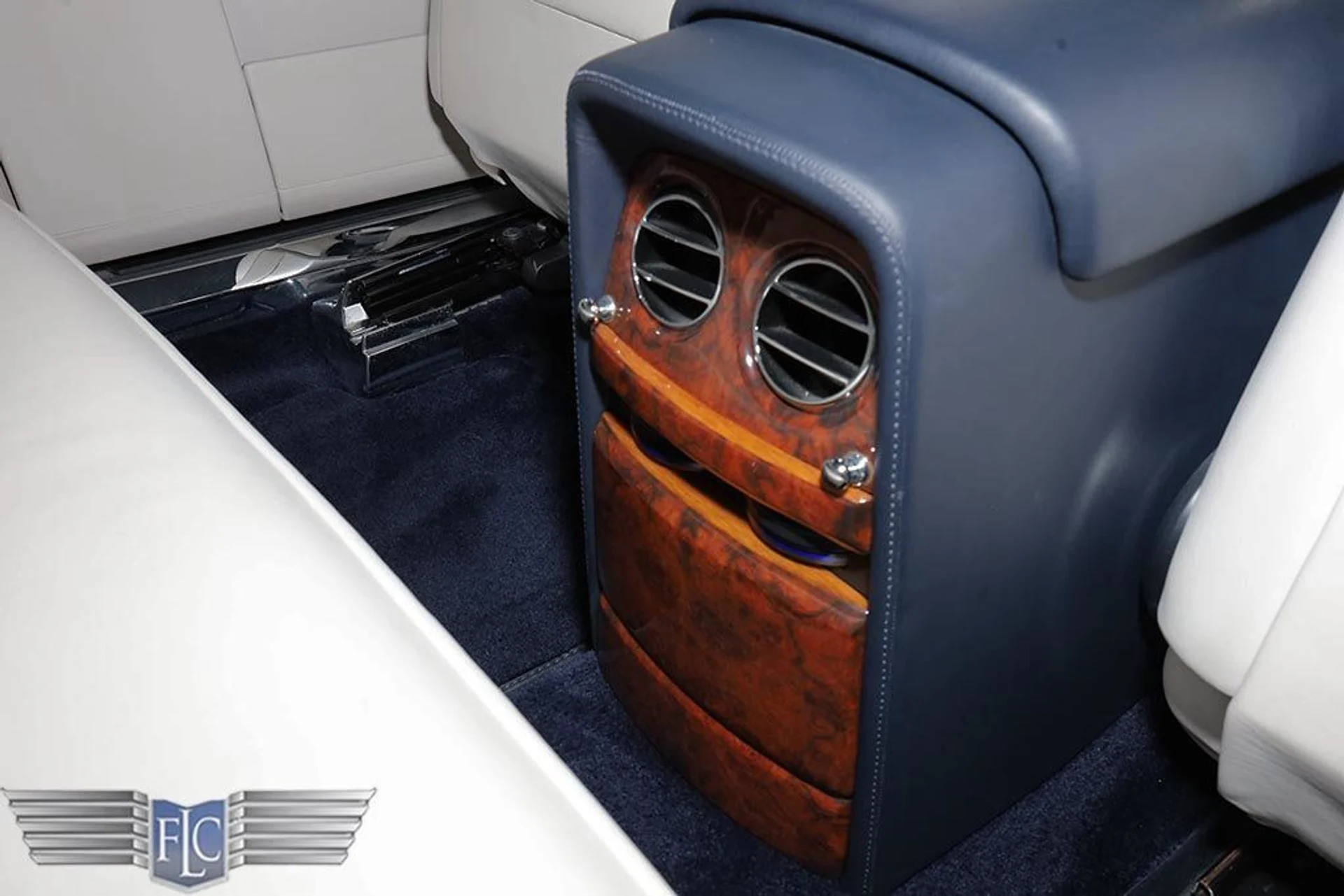 mph023_4166095871_used_2010_rolls_royce_phantom_coupe_2drcoupe_9689_23032894_24_1024_dc2f2470f1