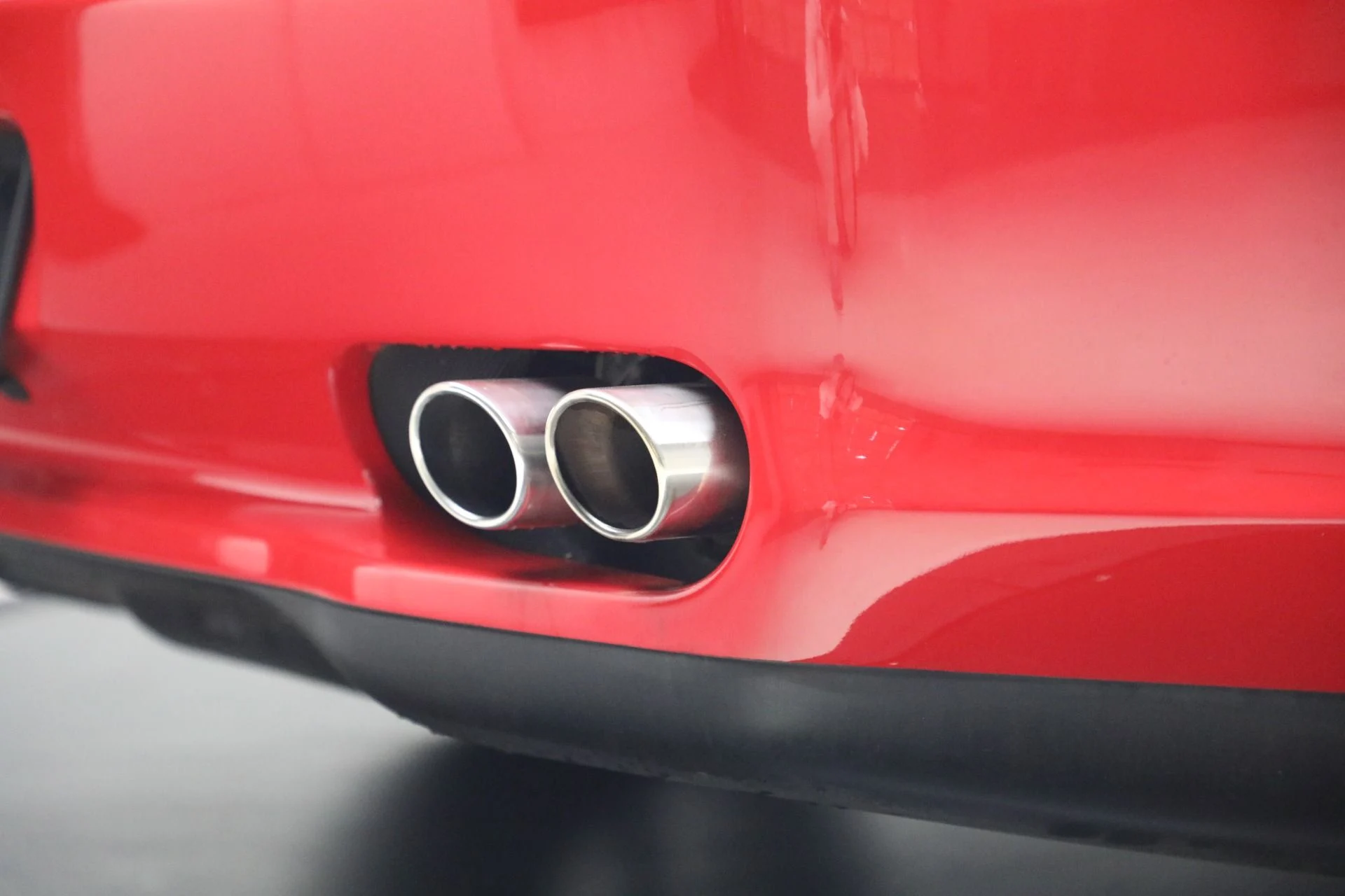 mph023_4170547853_Used_2000_Ferrari_550_Maranello_1789139800_2b7235350c