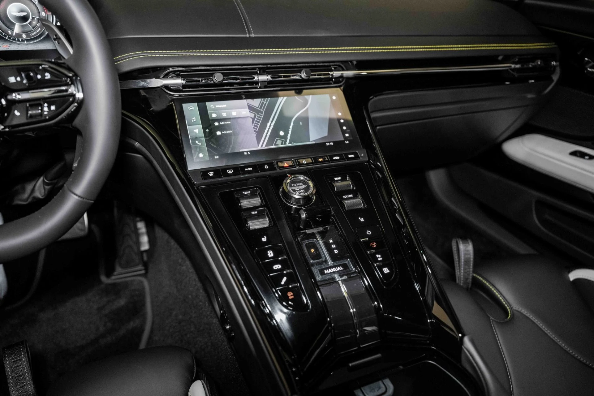 mph023_4174267782_Used_2025_Aston_Martin_DB_12_Coupe_1724764184_bb129db934