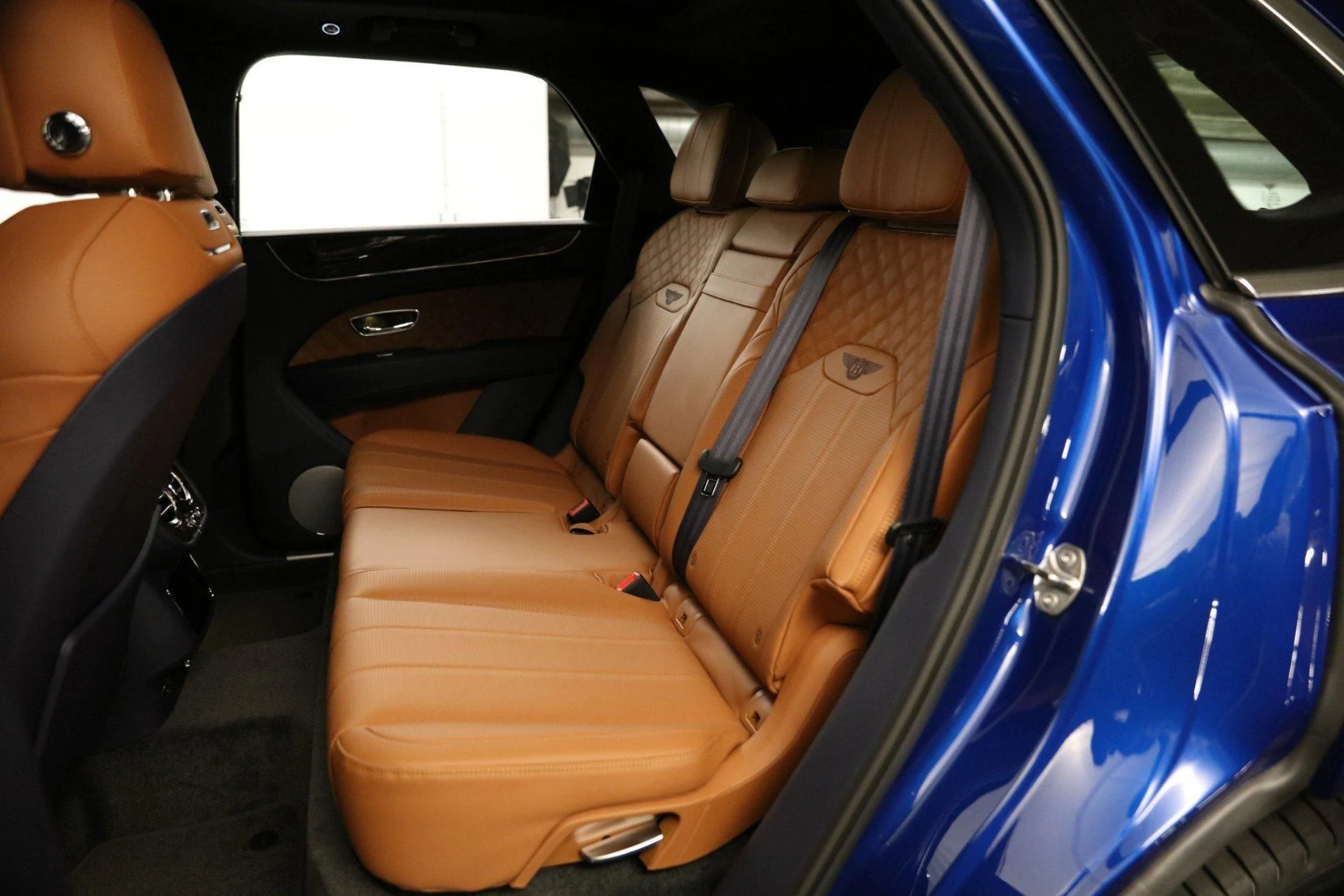 mph023_4181693045_Used_2022_Bentley_Bentayga_V8_1678278183_4adc11812e