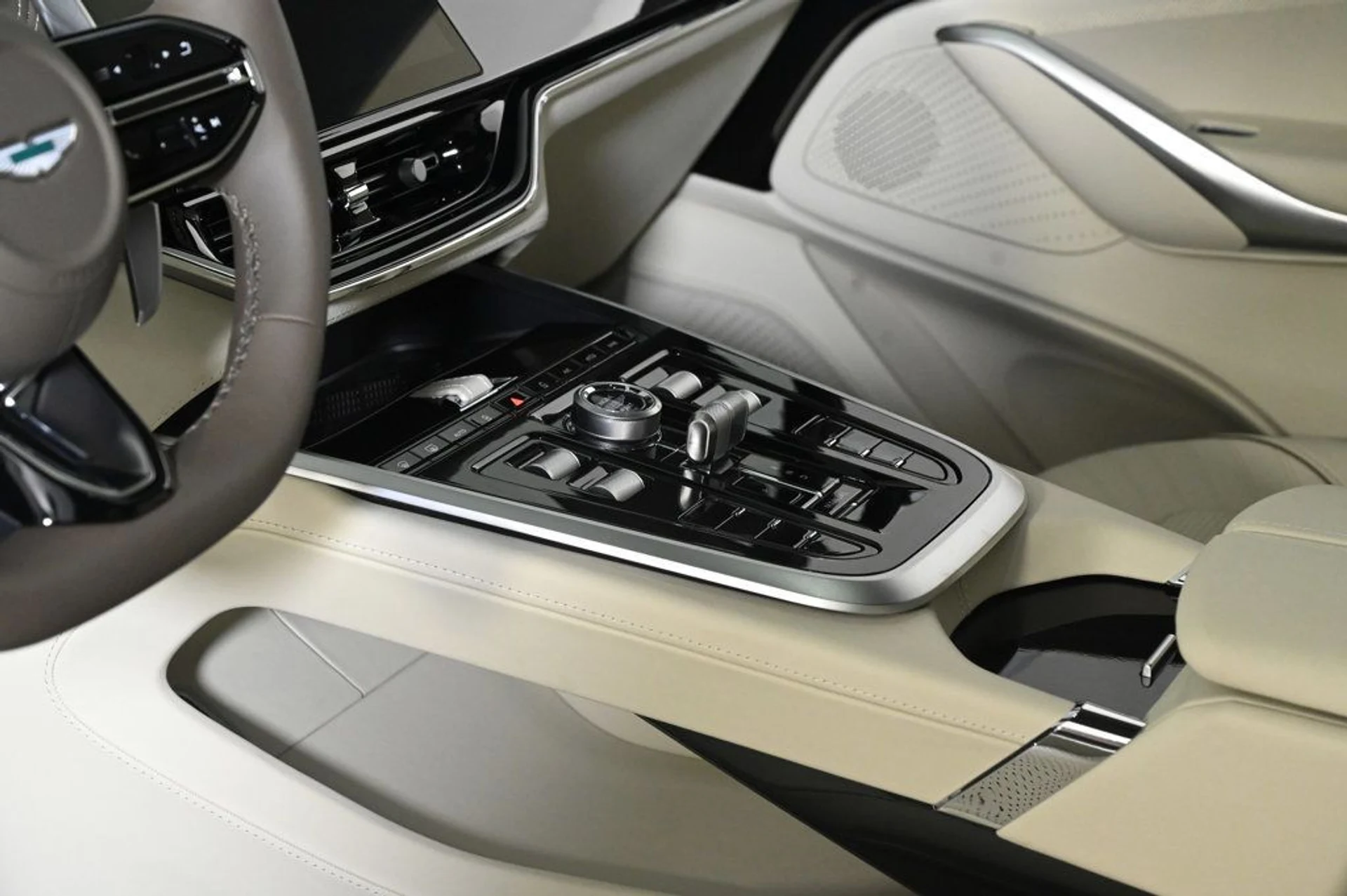 mph023_4182049473_new_2026_aston_martin_dbx_707awd_11350_22961109_23_1024_cec9030abd