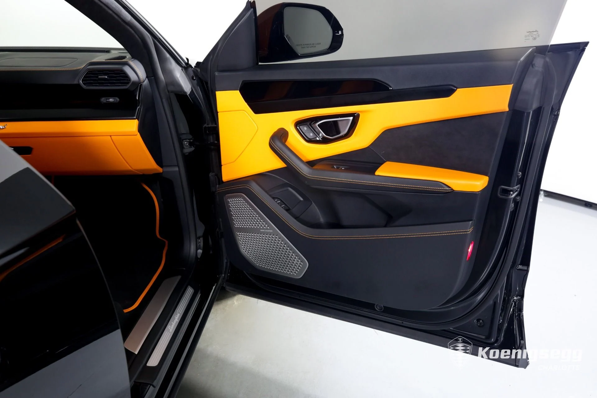 mph023_4182549639_Used_2021_Lamborghini_Urus_1675553145_a707507fd7