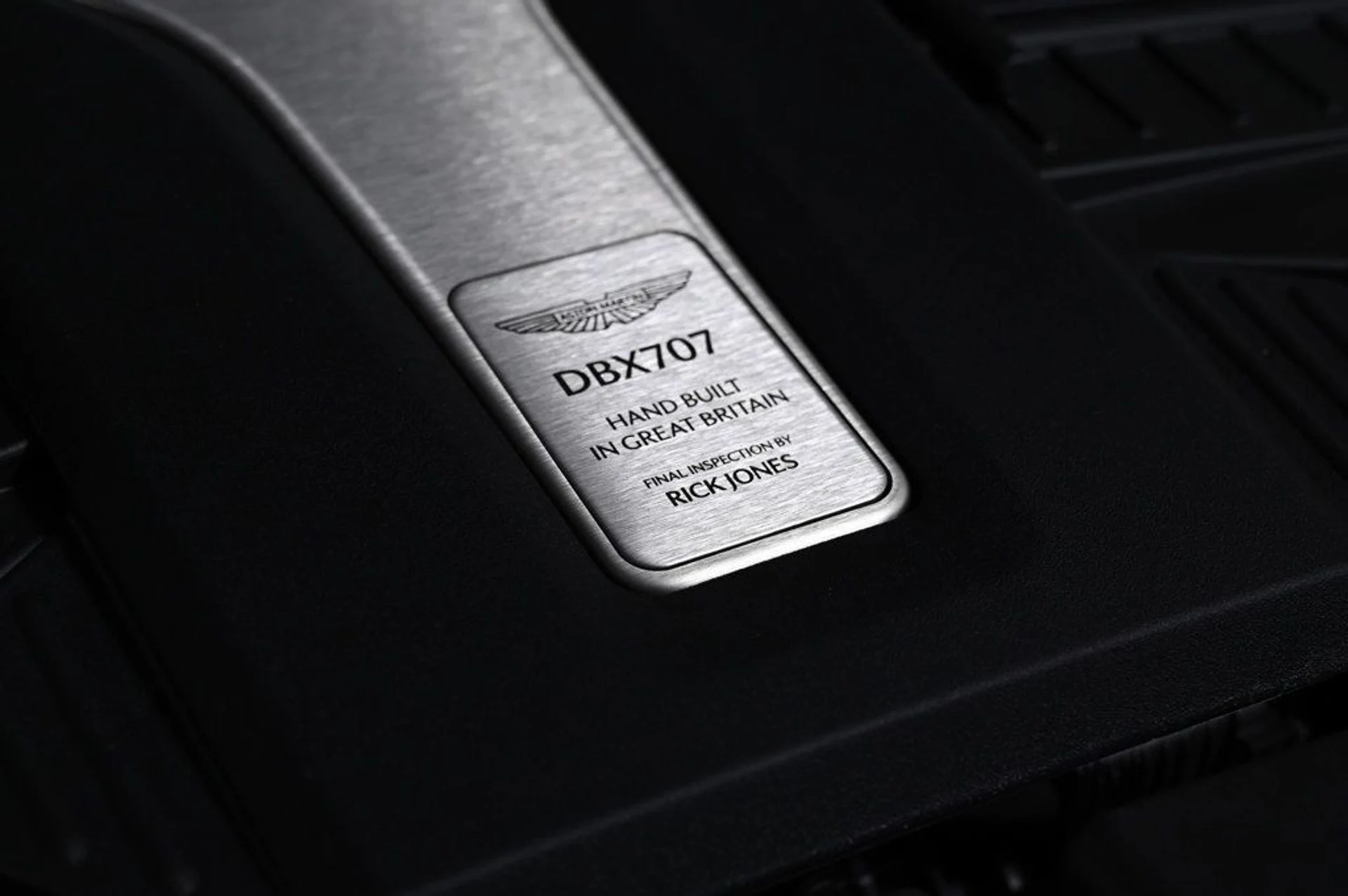 mph023_4191564907_new_2025_aston_martin_dbx_707awd_11350_22933644_23_1024_d586291b65