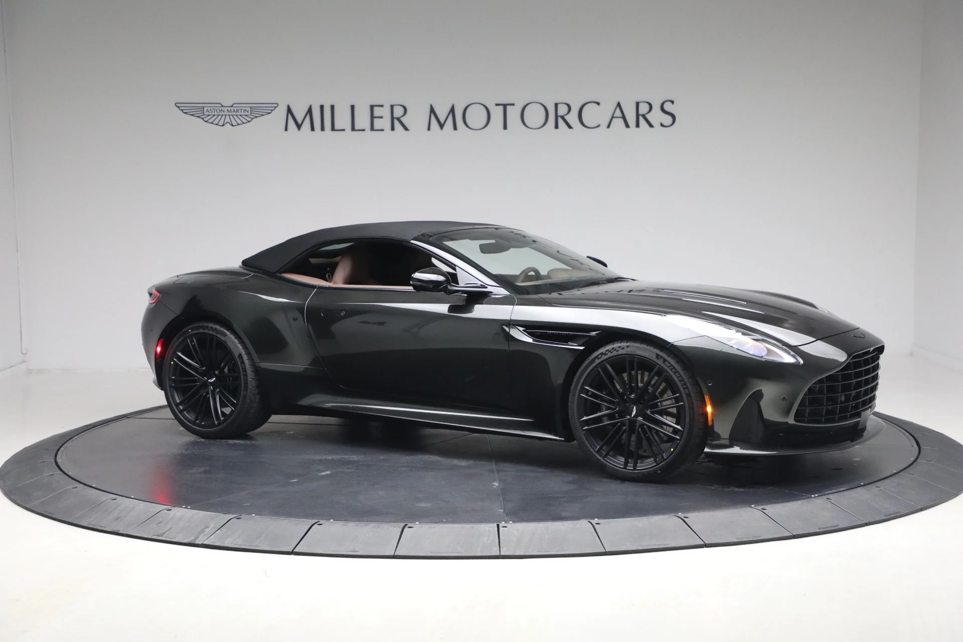 mph023_420183413_New_2026_Aston_Martin_DB_12_Volante_1767705683_f5e8e6db2a