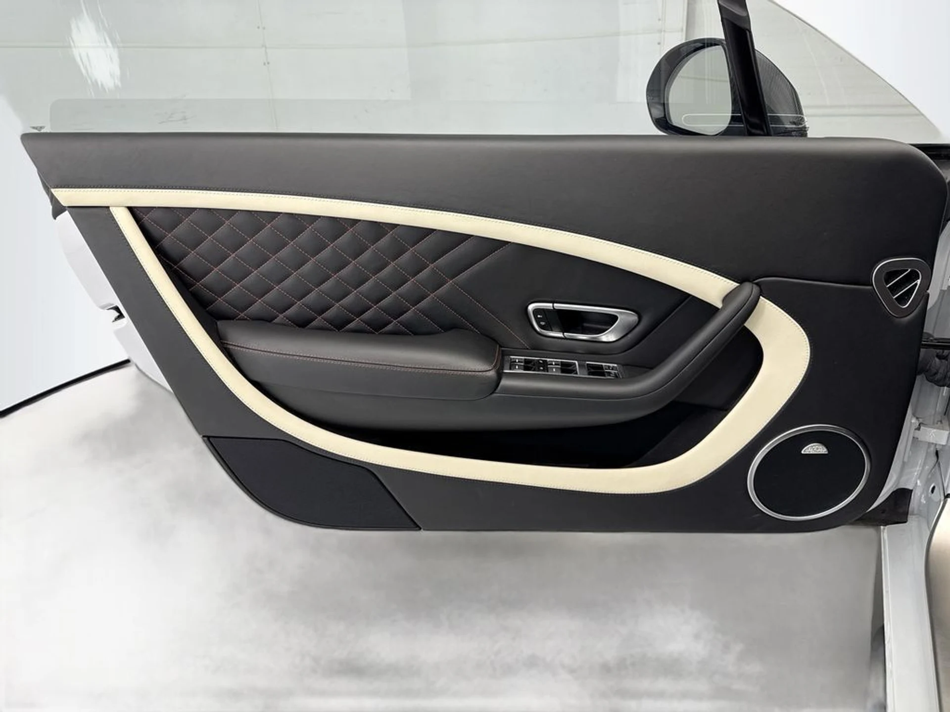 mph023_4209462057_used_2017_bentley_continental_gtsupersportscoupe_8119_22999710_24_1024_b90ed26b75