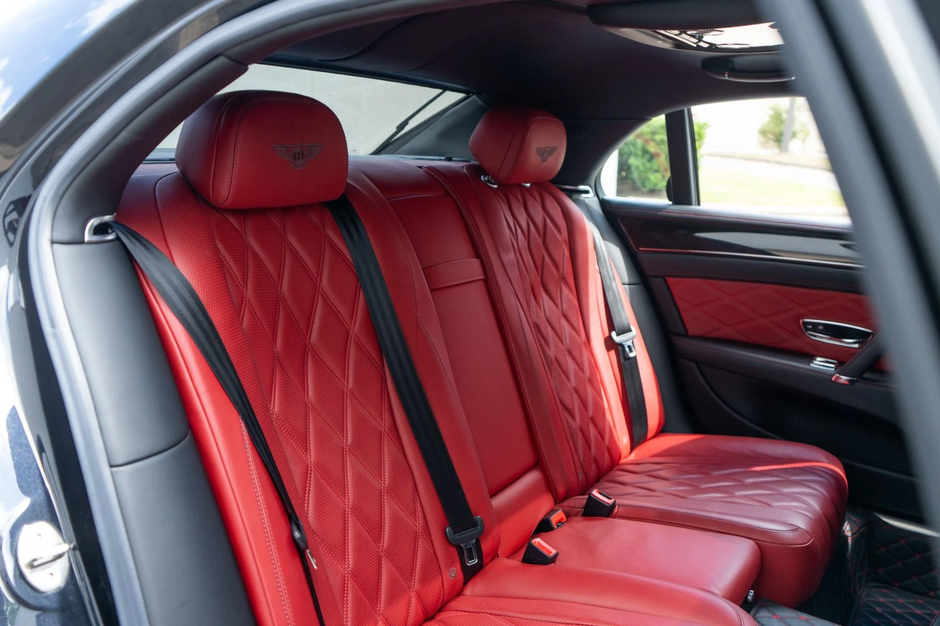 mph023_4226171476_Used_2016_Bentley_Flying_Spur_W12_1760989629_4f958c251a
