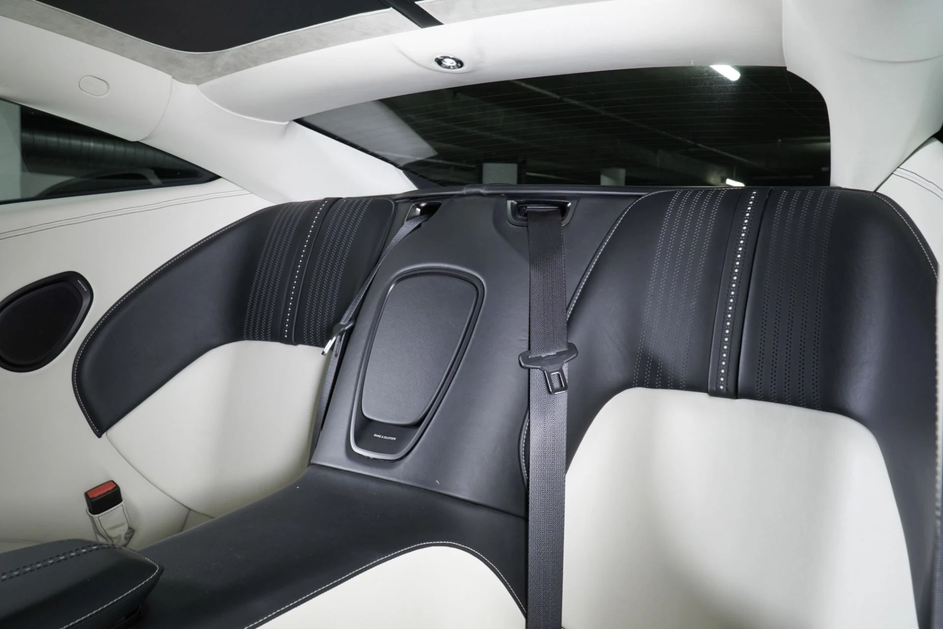 mph023_4238957888_Used_2018_Aston_Martin_DB_11_1764361544_b547eaa786