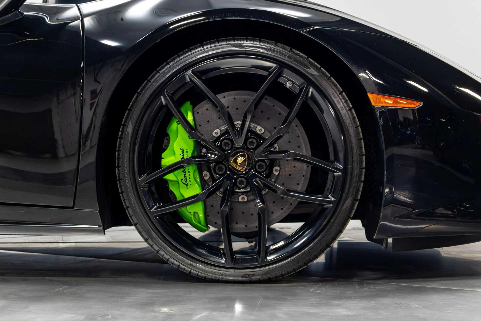 mph023_4241580093_Used_2017_Lamborghini_Huracan_1775865662_18b995dd69