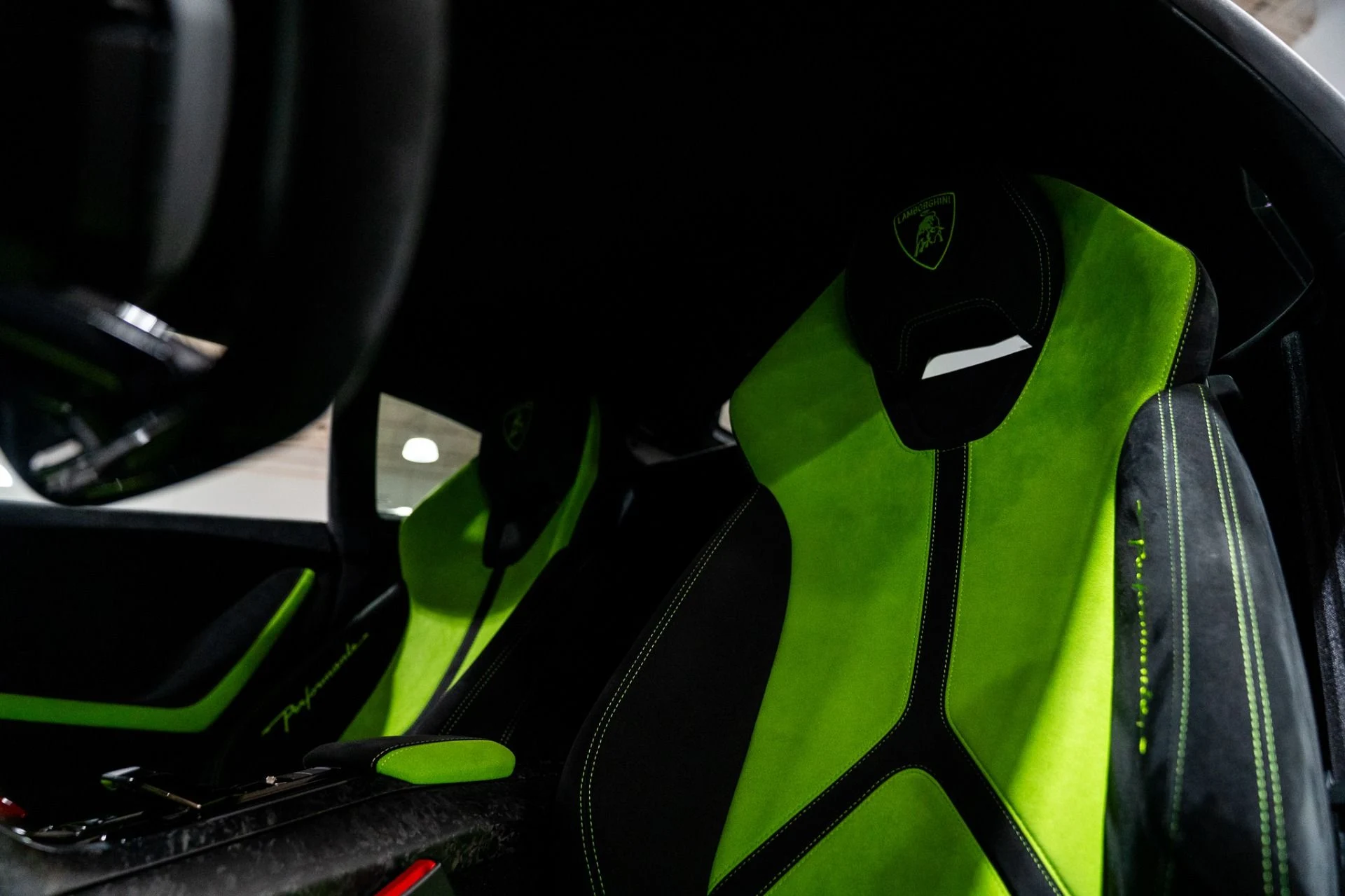 mph023_4245450869_Used_2018_Lamborghini_Huracan_LP_640_4_Performante_Ad_Personam_Paint_and_Interior_Massive_Sticker_1769178126_3d871948fb