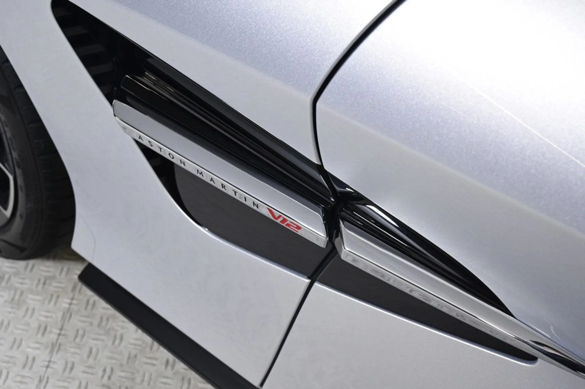 mph023_4252337352_new_2026_aston_martin_vanquish_volante_11350_22980293_24_1024_22be79ae82