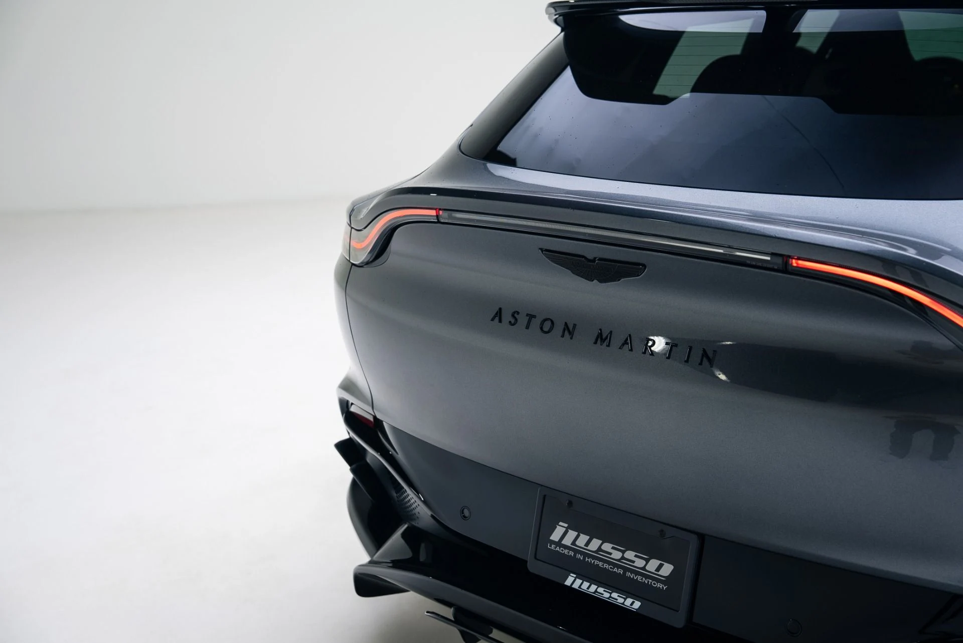 mph023_4272536123_Used_2023_Aston_Martin_DBX_707_1767147113_61fc9aee54