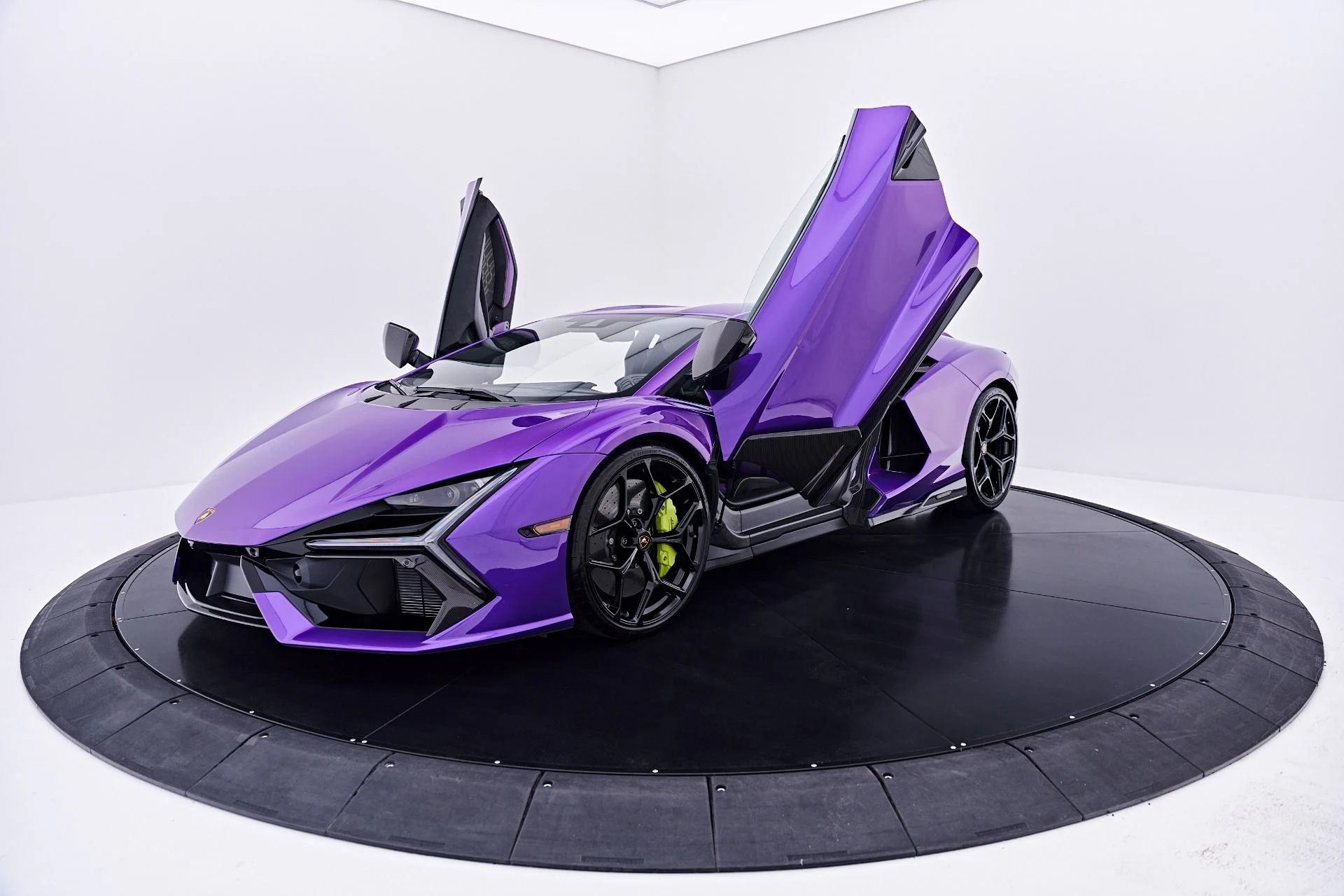mph023_4284425690_Used_2025_Lamborghini_Revuelto_Base_1784242617_ef01c275c0