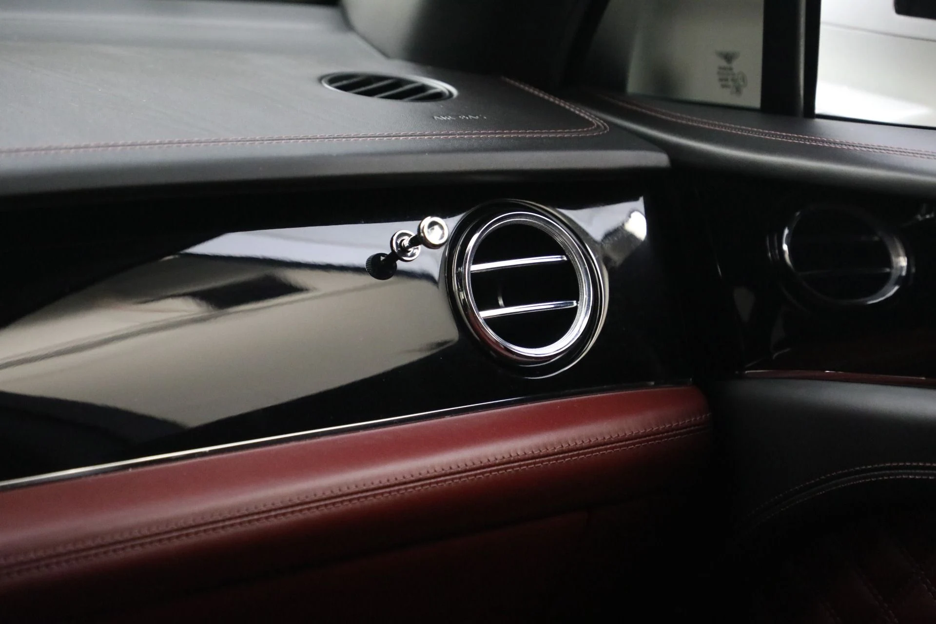 mph023_428500374_Used_2021_Bentley_Bentayga_V8_1770336382_8e29e05e99