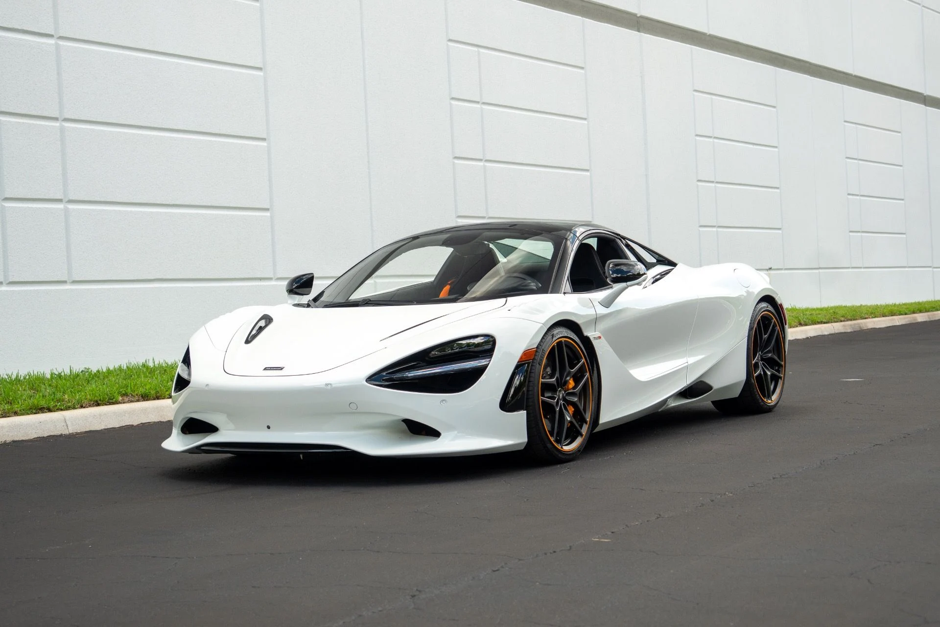 mph023_432153296_Used_2024_Mc_Laren_750_S_Spider_1755900989_b8ce192c20