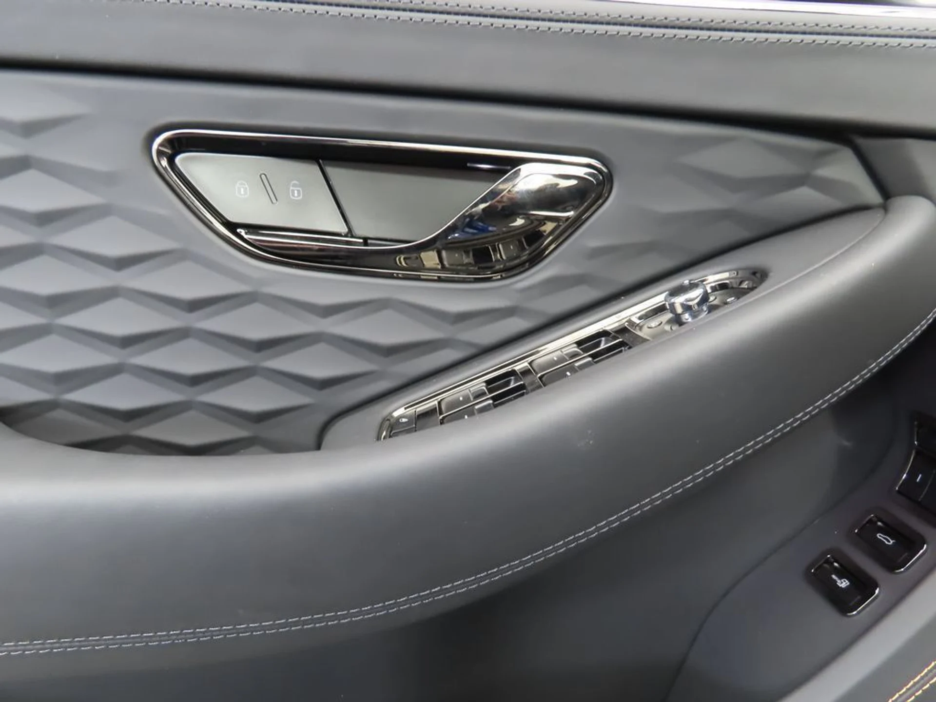 mph023_43360988_new_2025_bentley_continental_gtspeedconvertible_8119_22891450_24_1024_43cae98e27