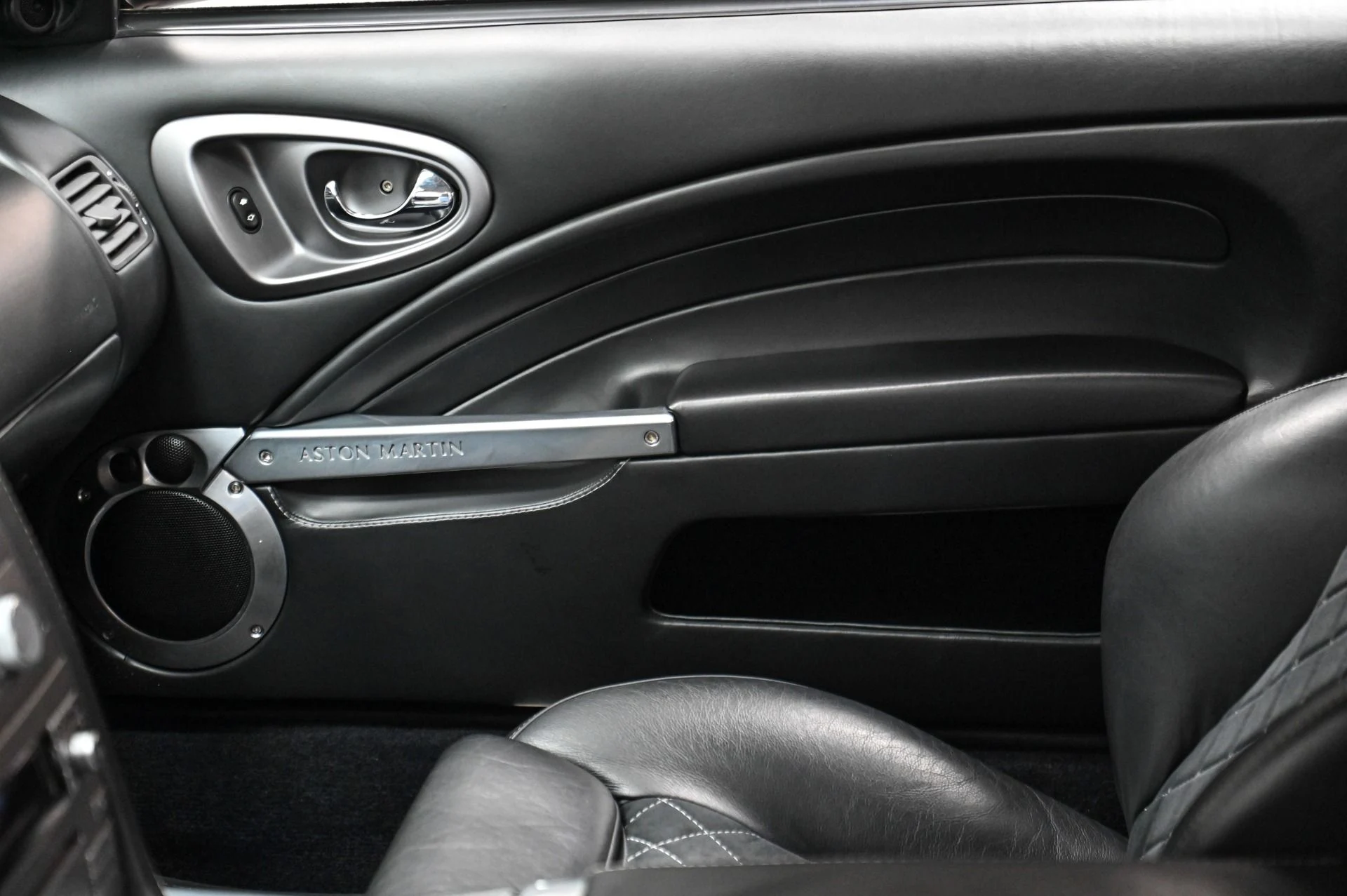 mph023_438099835_Used_2006_Aston_Martin_Vanquish_S_1753204205_2be710fd71