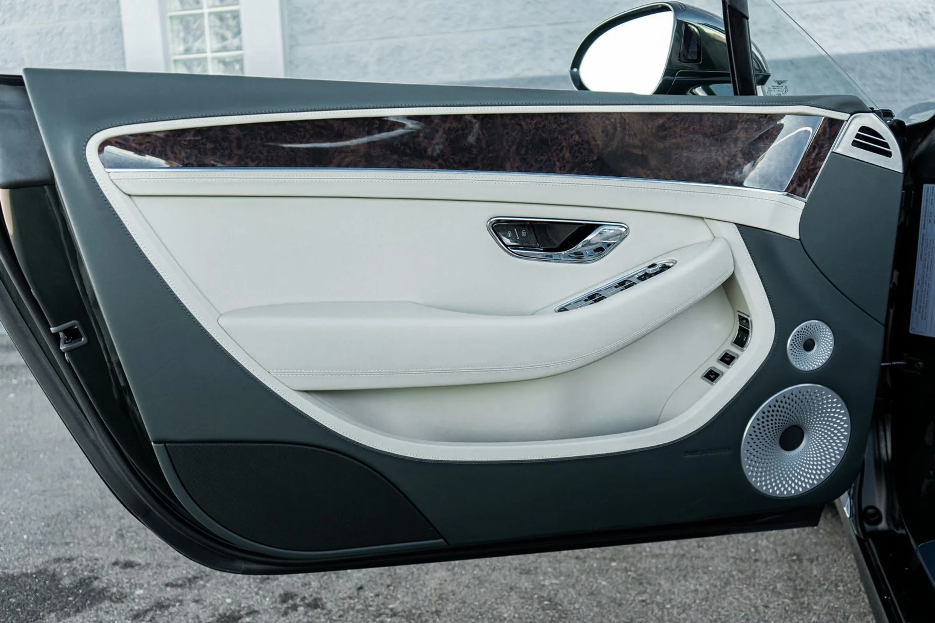 mph023_442086402_de60e241_9cc5_4d0d_b938_4041e634ae02_44c5332ef0