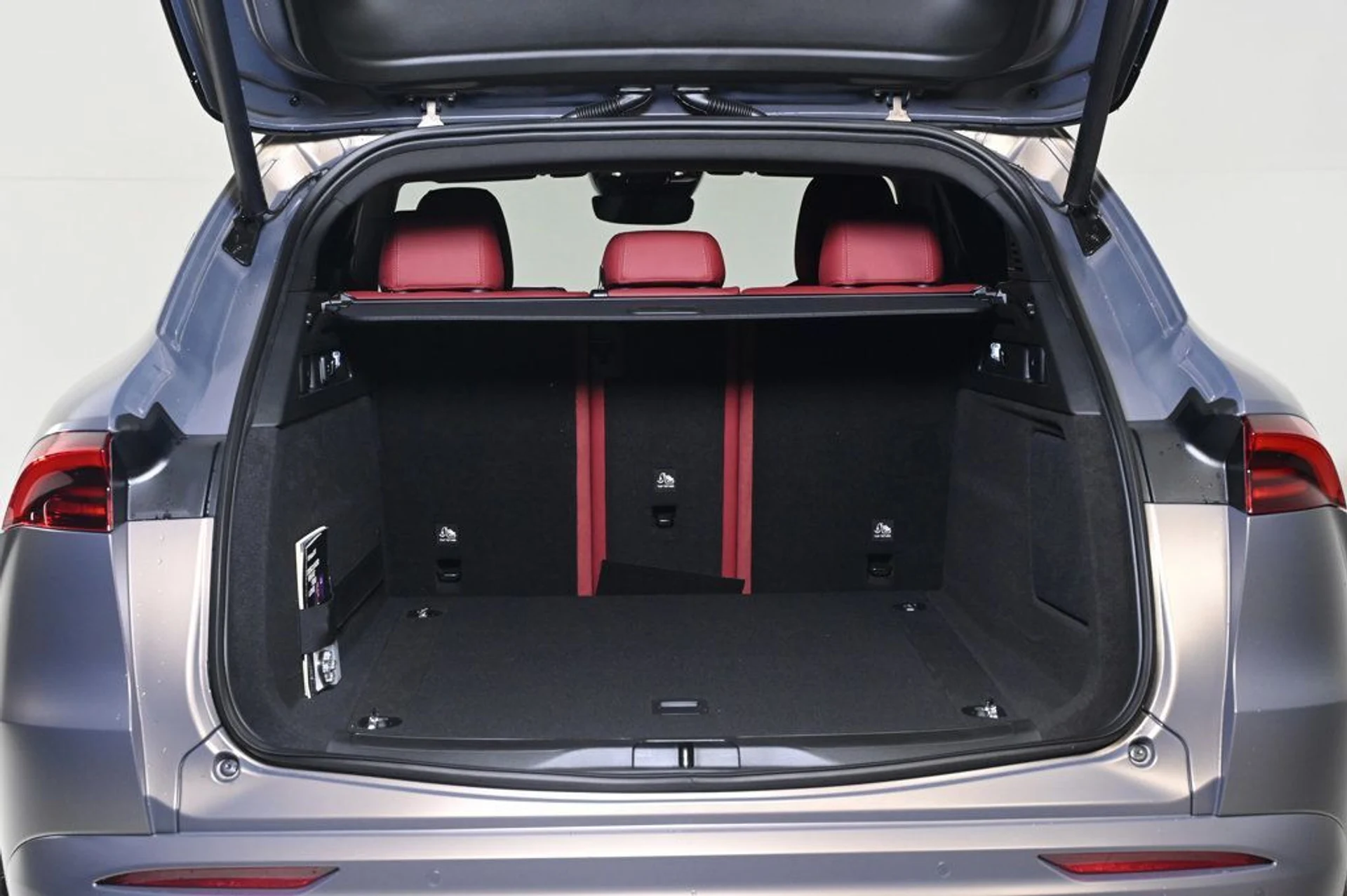 mph023_456572943_new_2025_maserati_grecale_modenaawd_11350_22957974_23_1024_10ab35c9f7