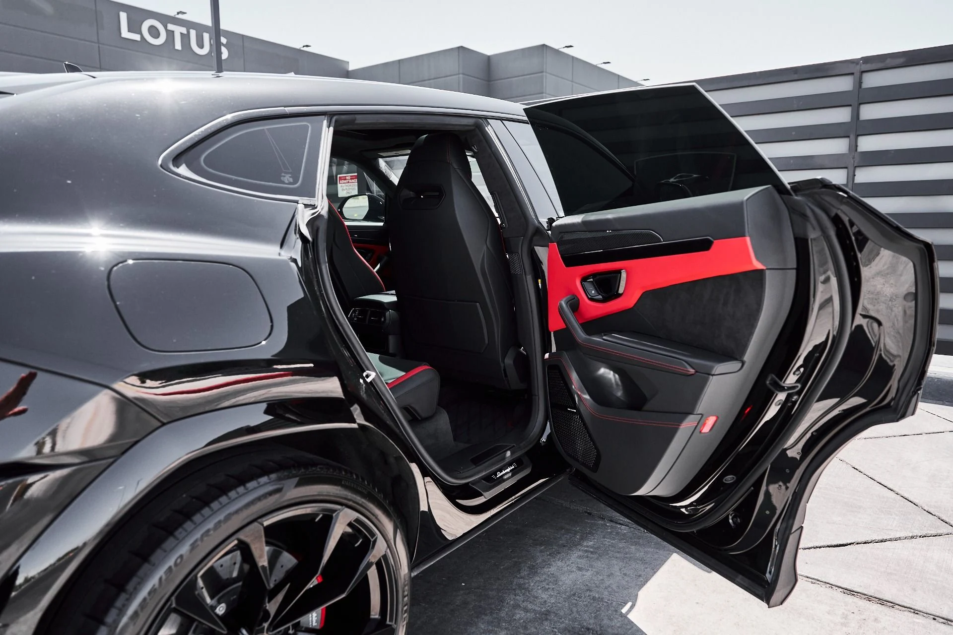 mph023_456740164_Used_2023_Lamborghini_Urus_S_1781228786_0e6c4665af
