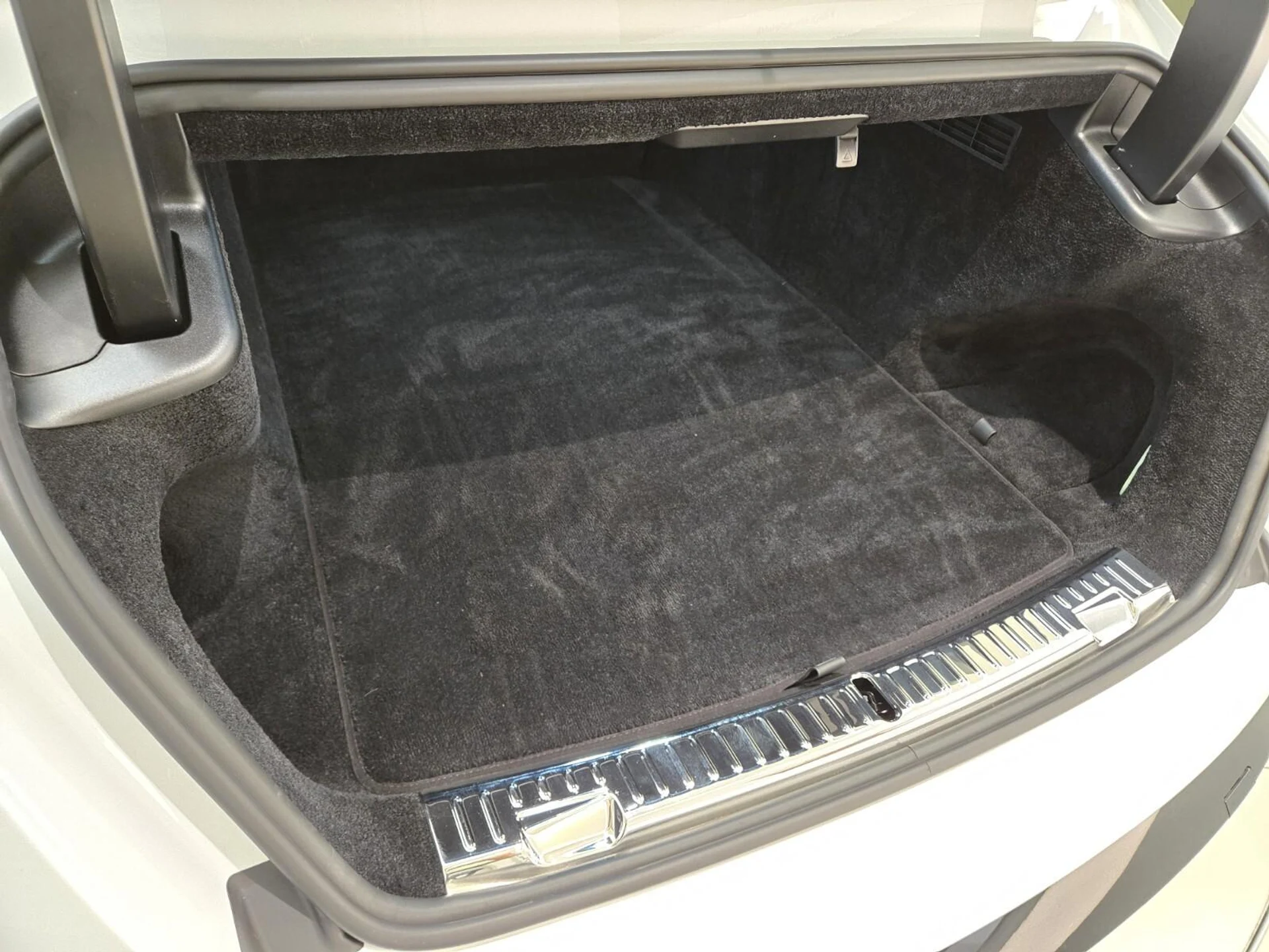 mph023_465681231_Used_2024_Rolls_Royce_Spectre_1761122040_3f74cf8e50
