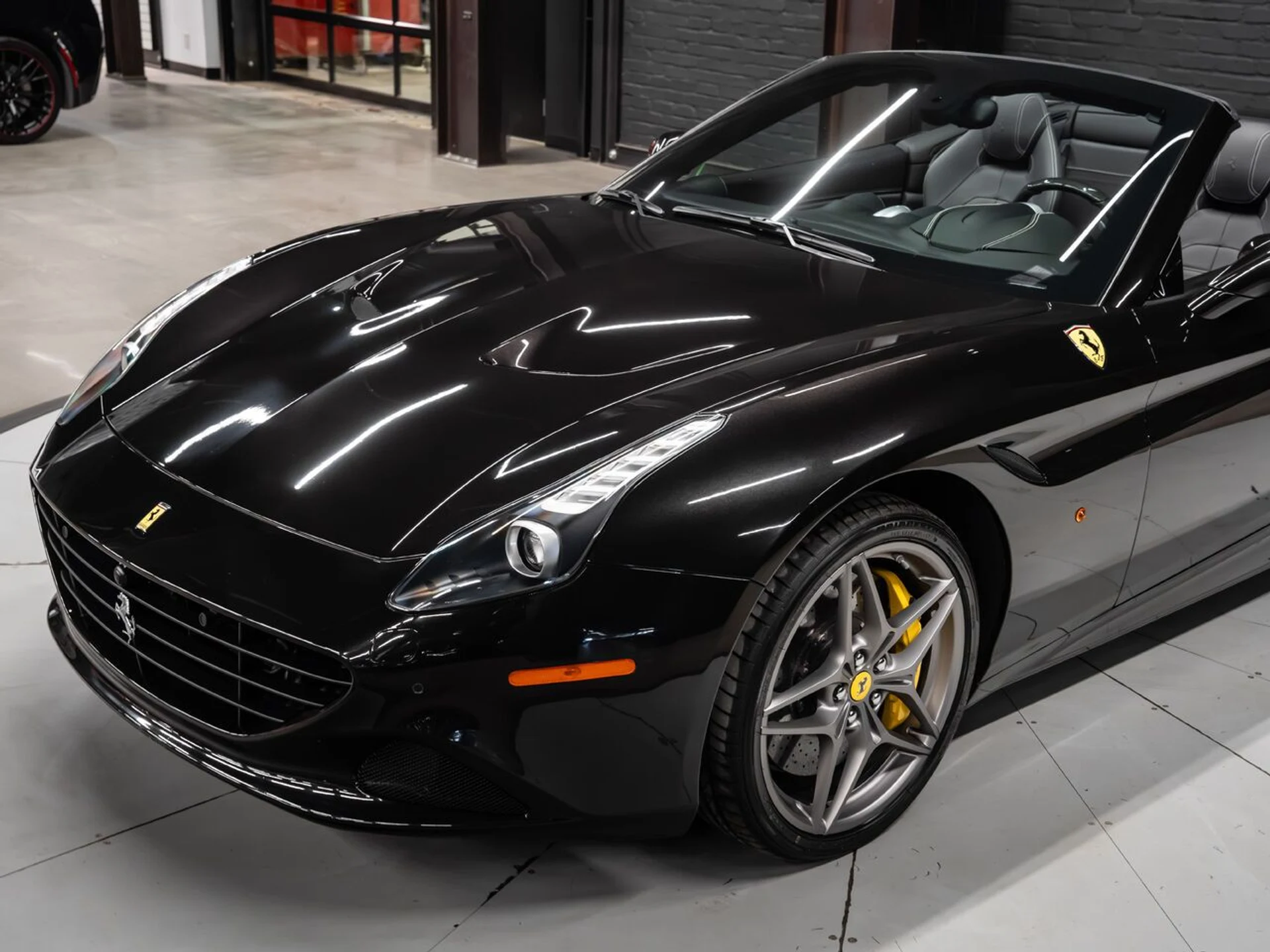 mph023_465717591_ferrari_california_2015_9eea338721
