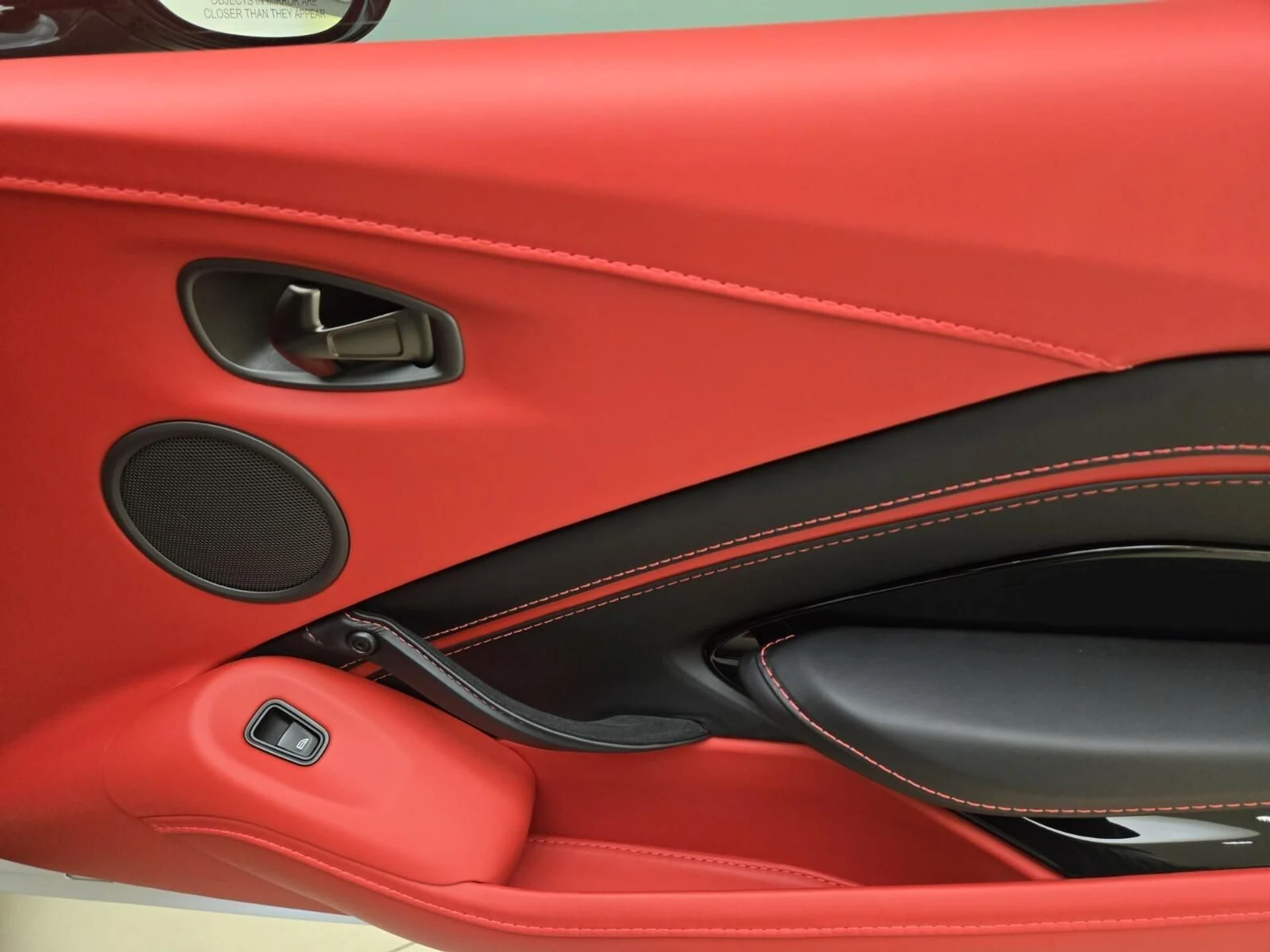 mph023_46989718_Used_2023_Aston_Martin_Vantage_1766214036_a250f121ab