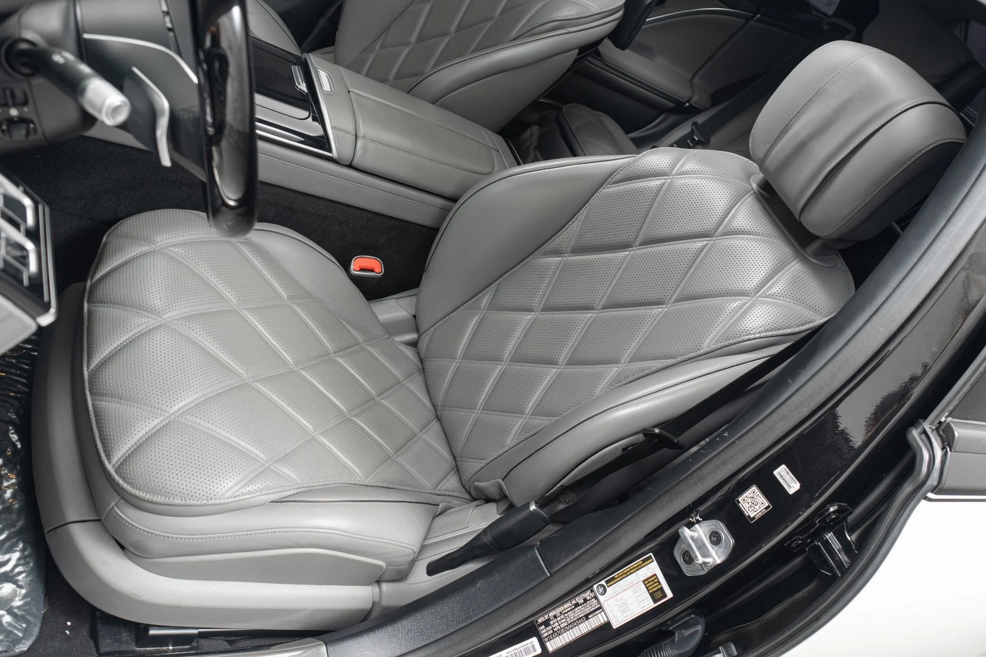 mph023_470870191_Used_2021_Mercedes_Benz_Maybach_S_580_4_MATIC_Factory_Two_Tone_paint_Executive_Rear_Seat_Package_Bottle_Chiller_1776288092_024c194128